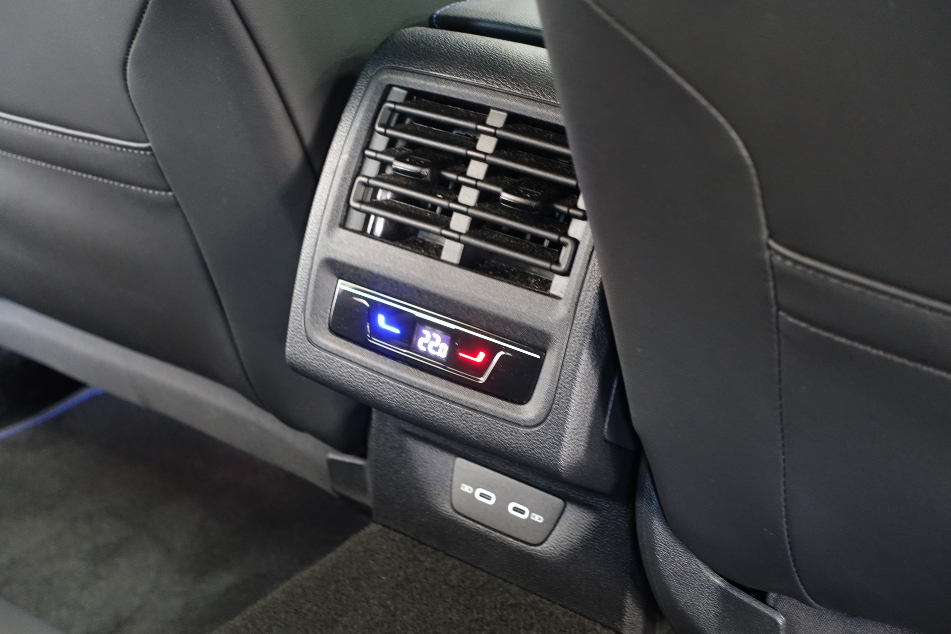 VW Golf Variant 2.0 TSI R DSG 4motion-image-20