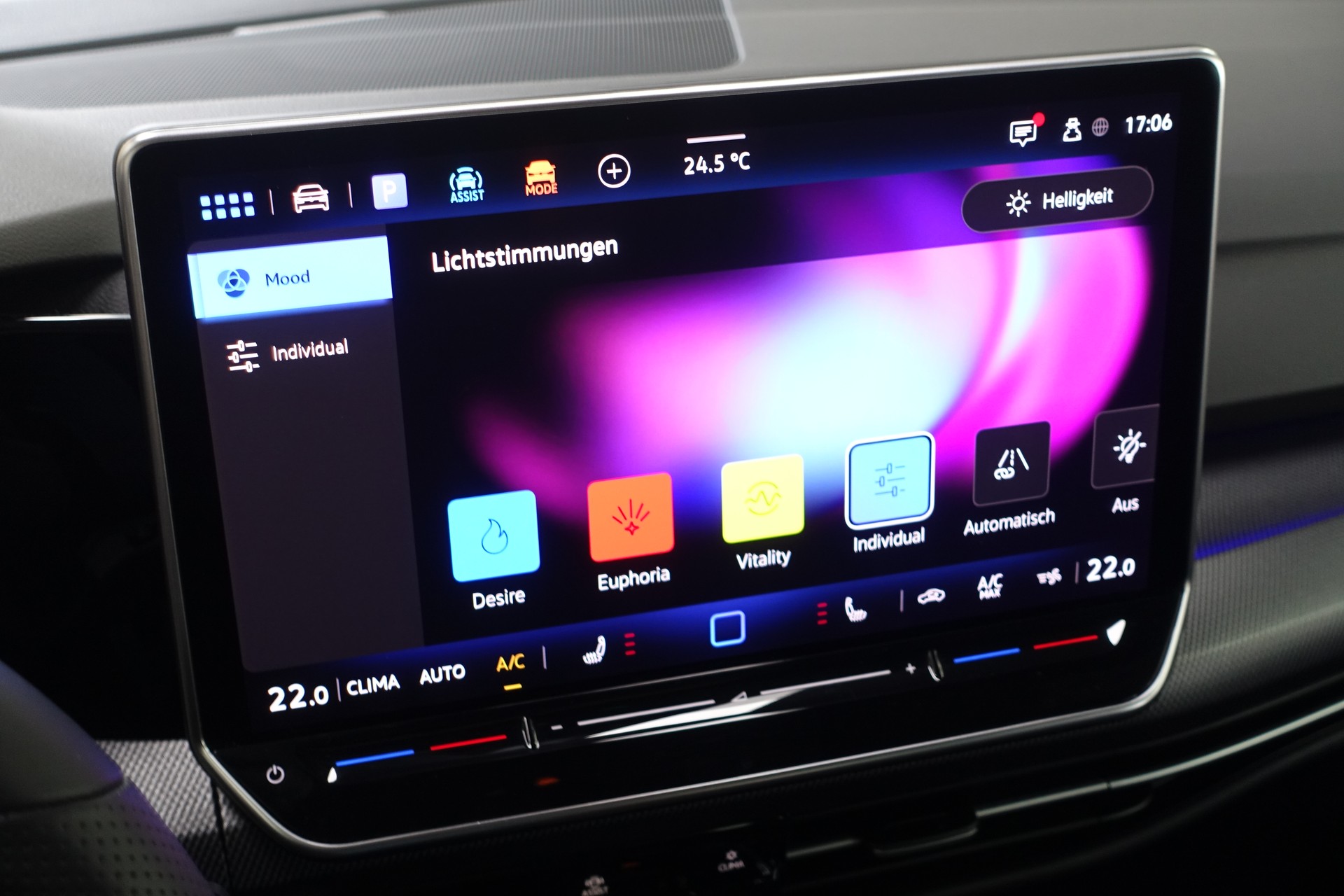 VW Golf Variant 2.0 TSI R DSG 4motion-image-28