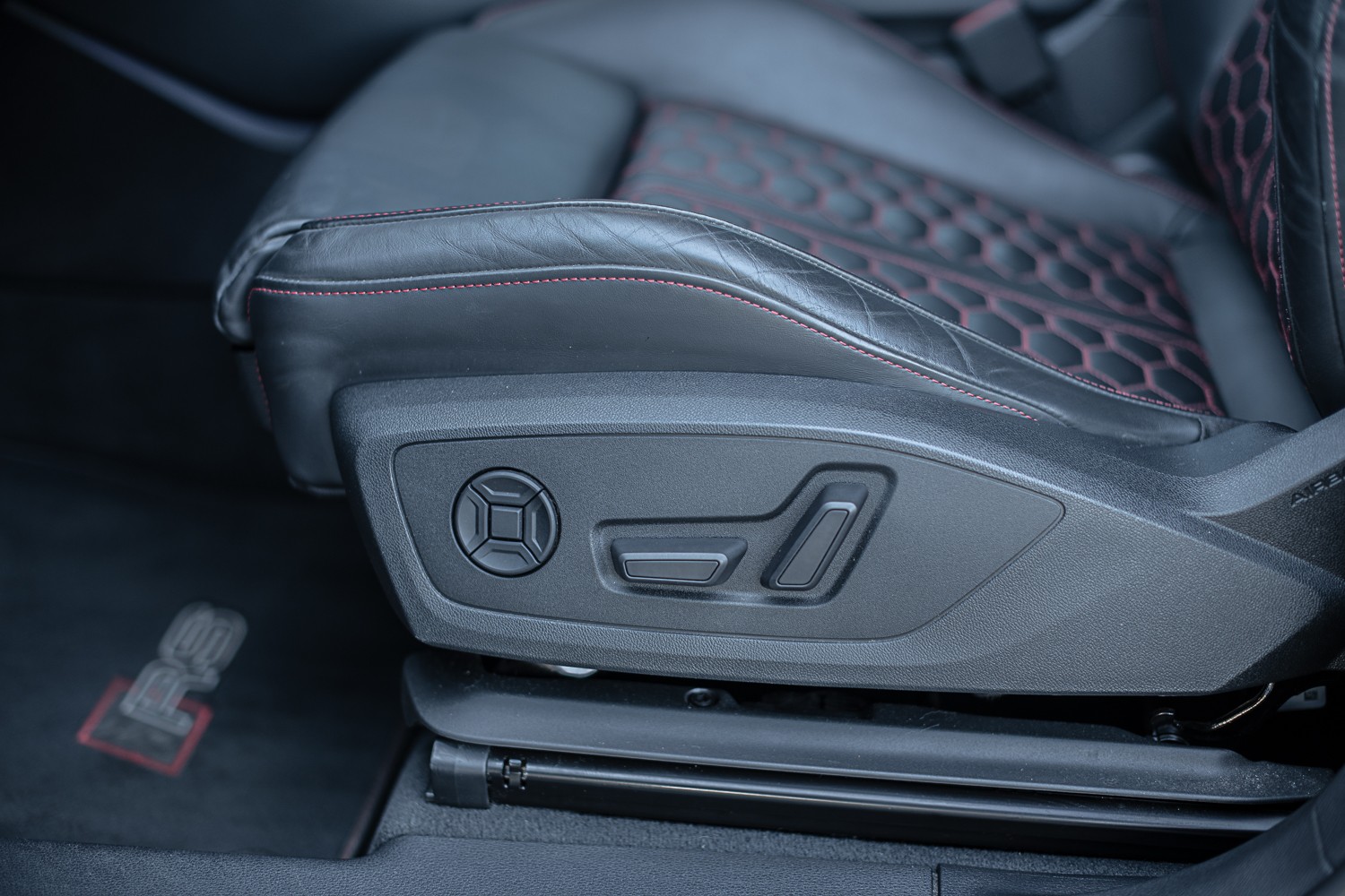 AUDI RS Q3 SB 2.5 TFSI quattro-image-12