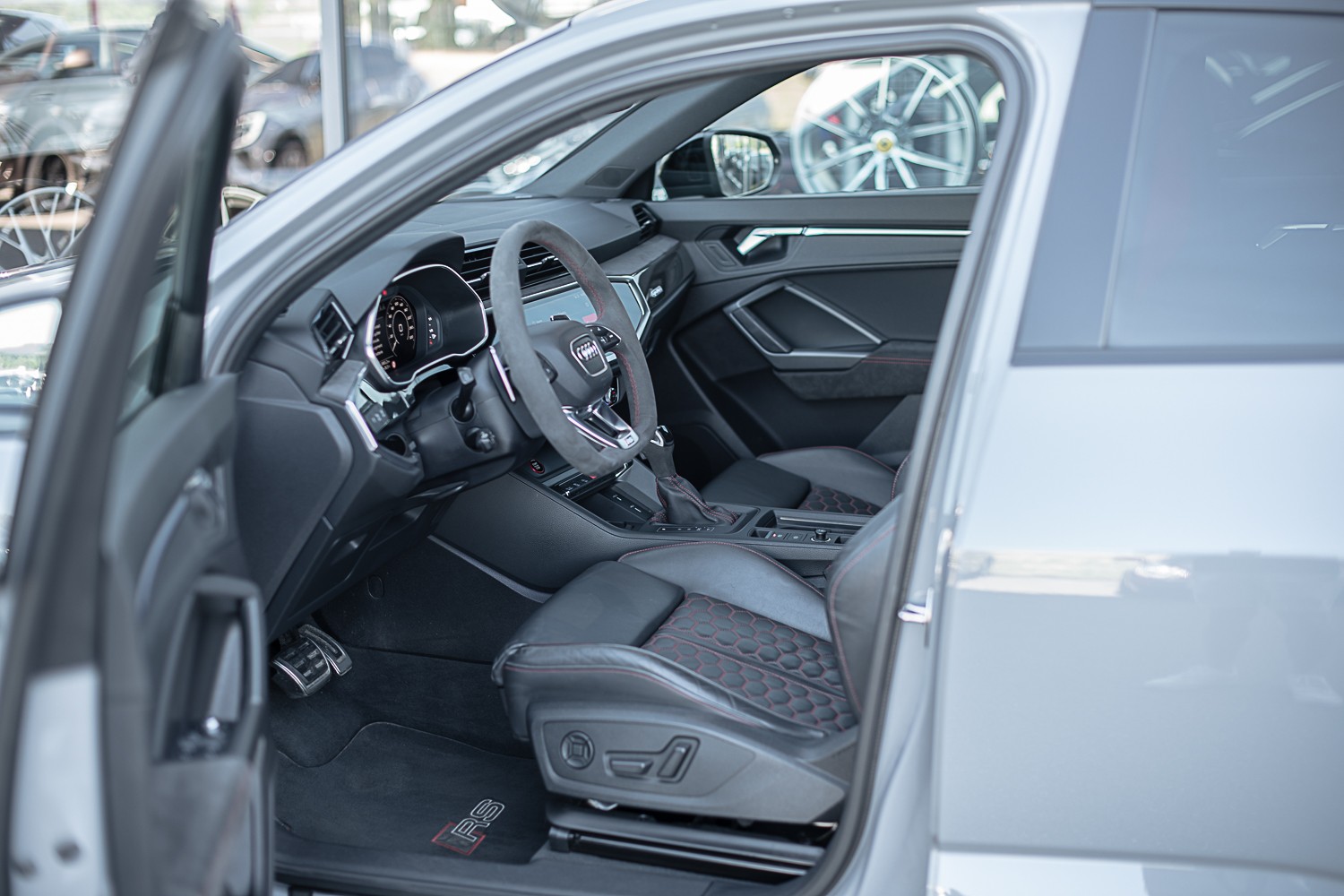 AUDI RS Q3 SB 2.5 TFSI quattro-image-10