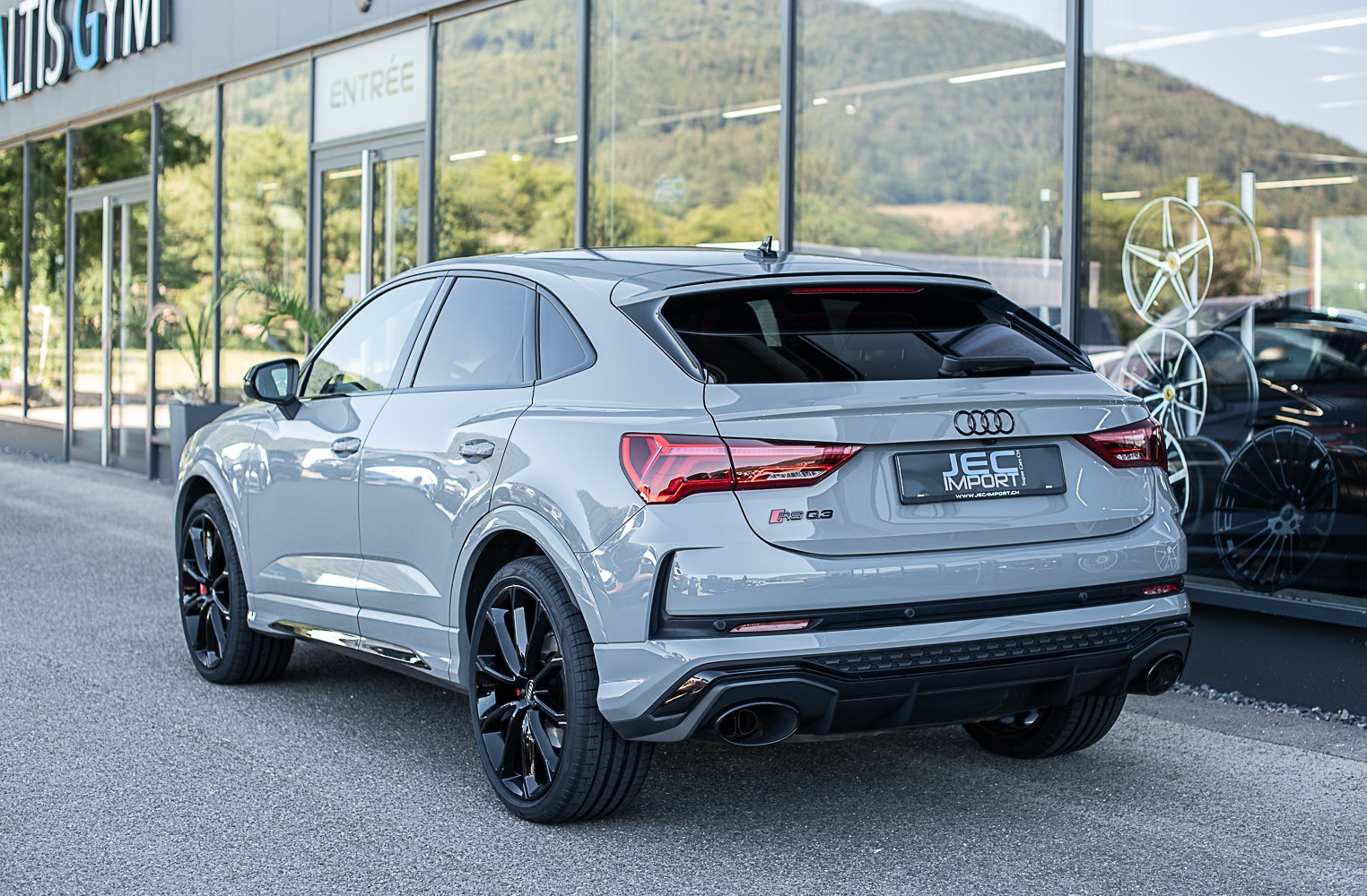 AUDI RS Q3 SB 2.5 TFSI quattro-image-3