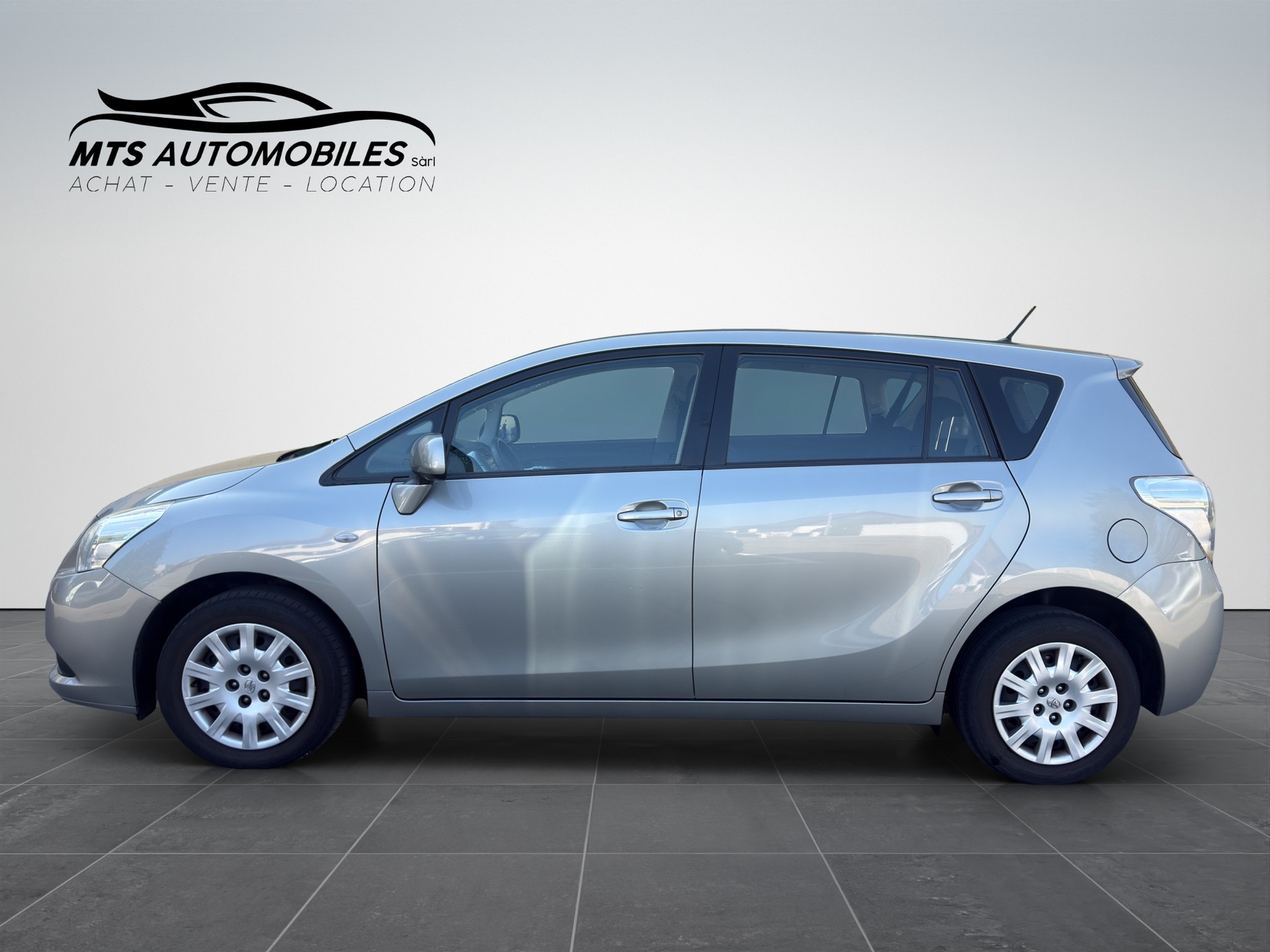 TOYOTA Verso 1.8 7 places-image-2