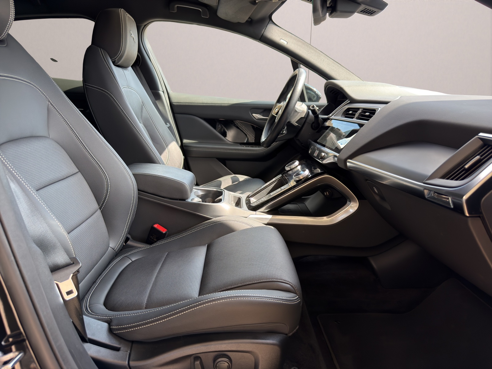 JAGUAR I-Pace EV400 90 kWh R-Dynamic SE-image-17