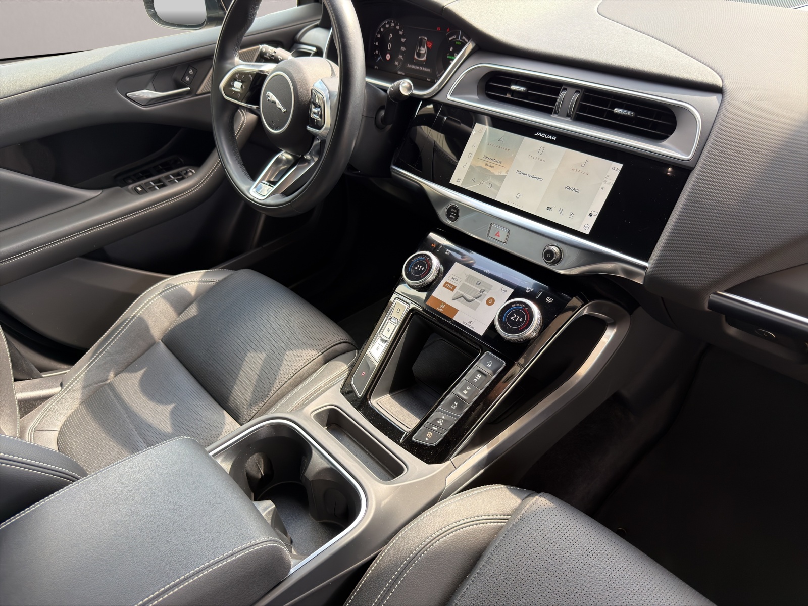 JAGUAR I-Pace EV400 90 kWh R-Dynamic SE-image-11