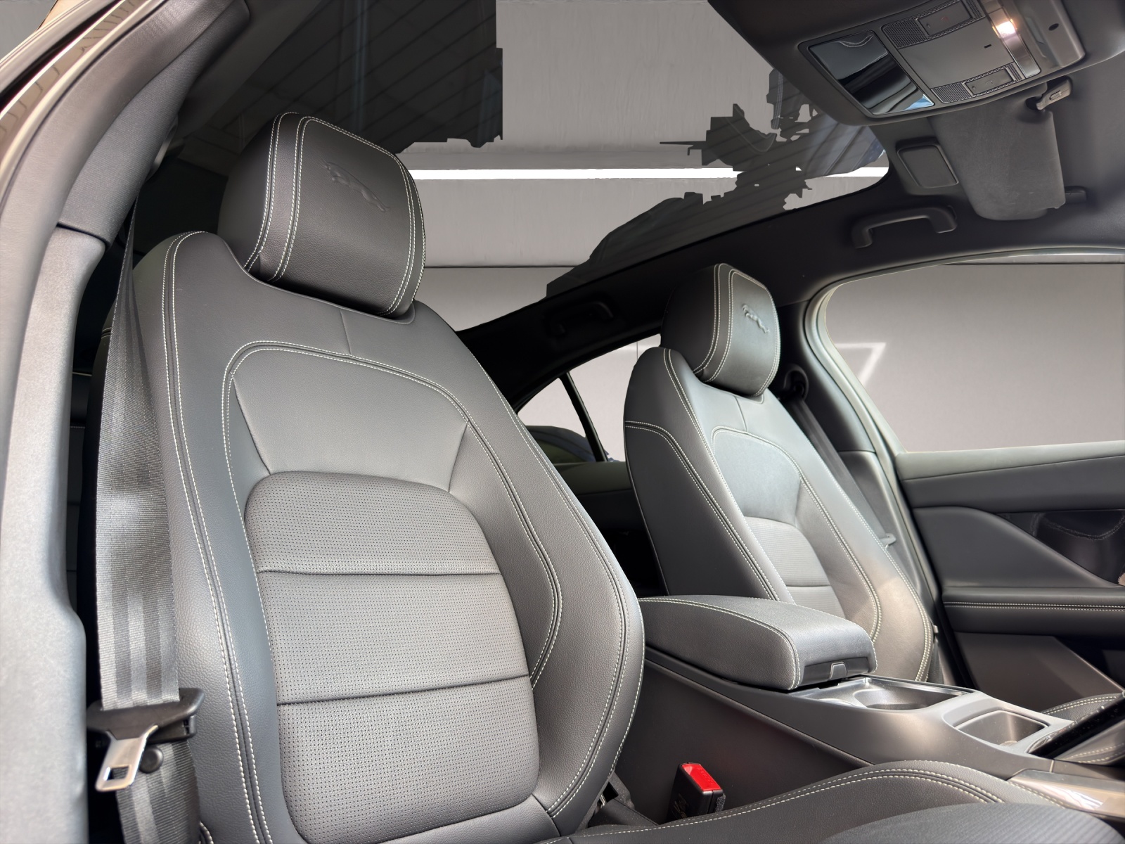 JAGUAR I-Pace EV400 90 kWh R-Dynamic SE-image-16