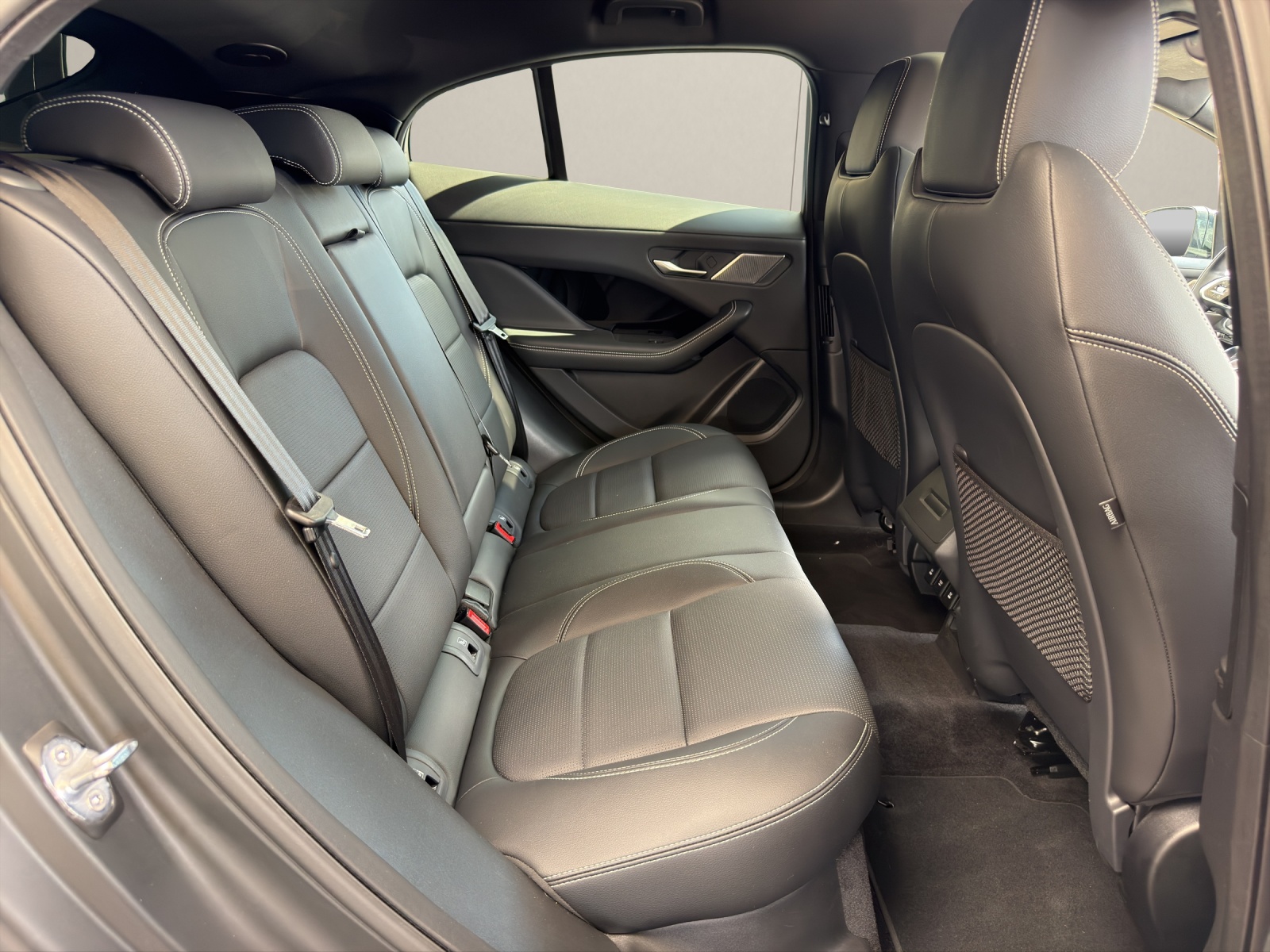 JAGUAR I-Pace EV400 90 kWh R-Dynamic SE-image-18