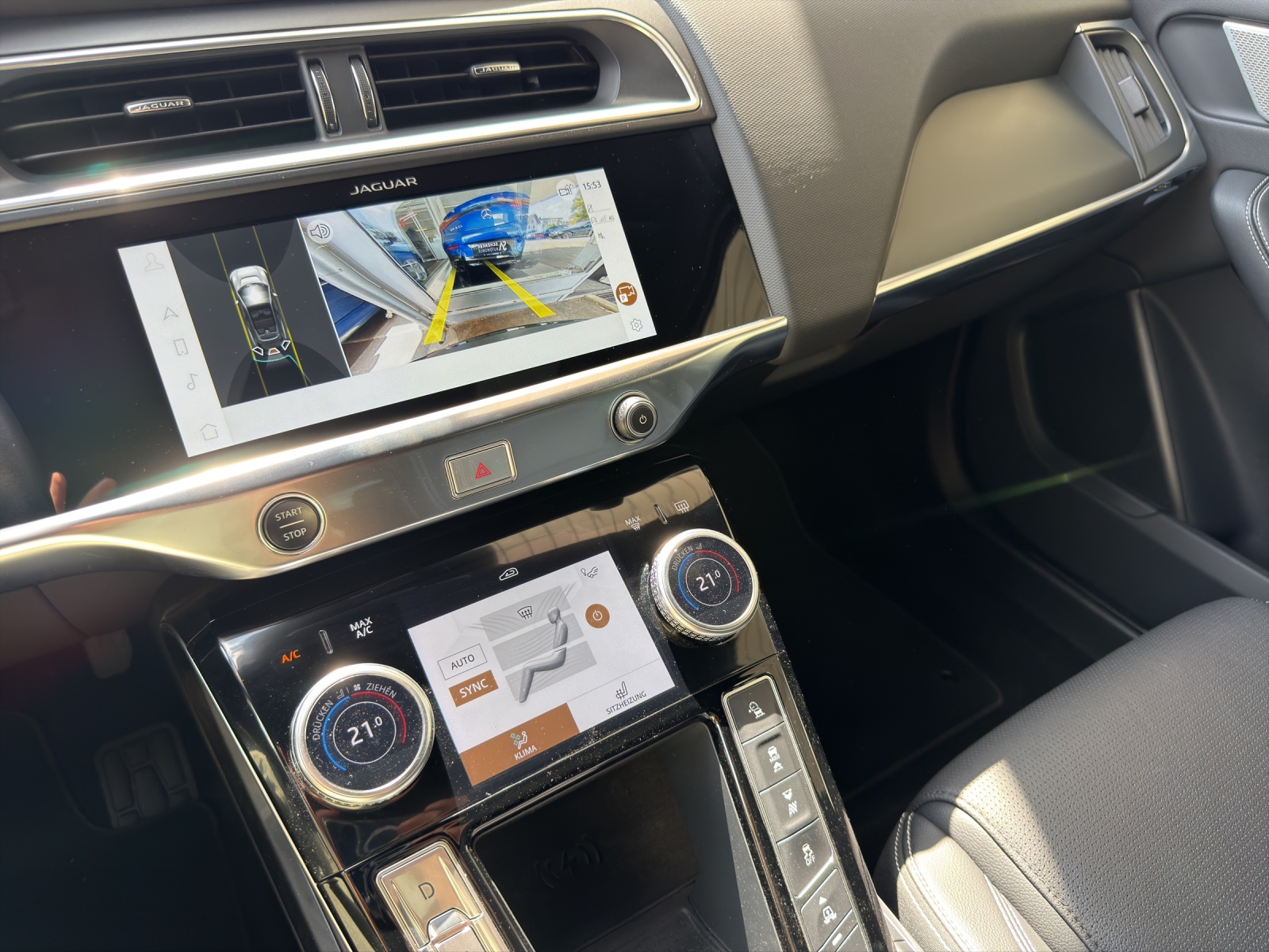 JAGUAR I-Pace EV400 90 kWh R-Dynamic SE-image-12