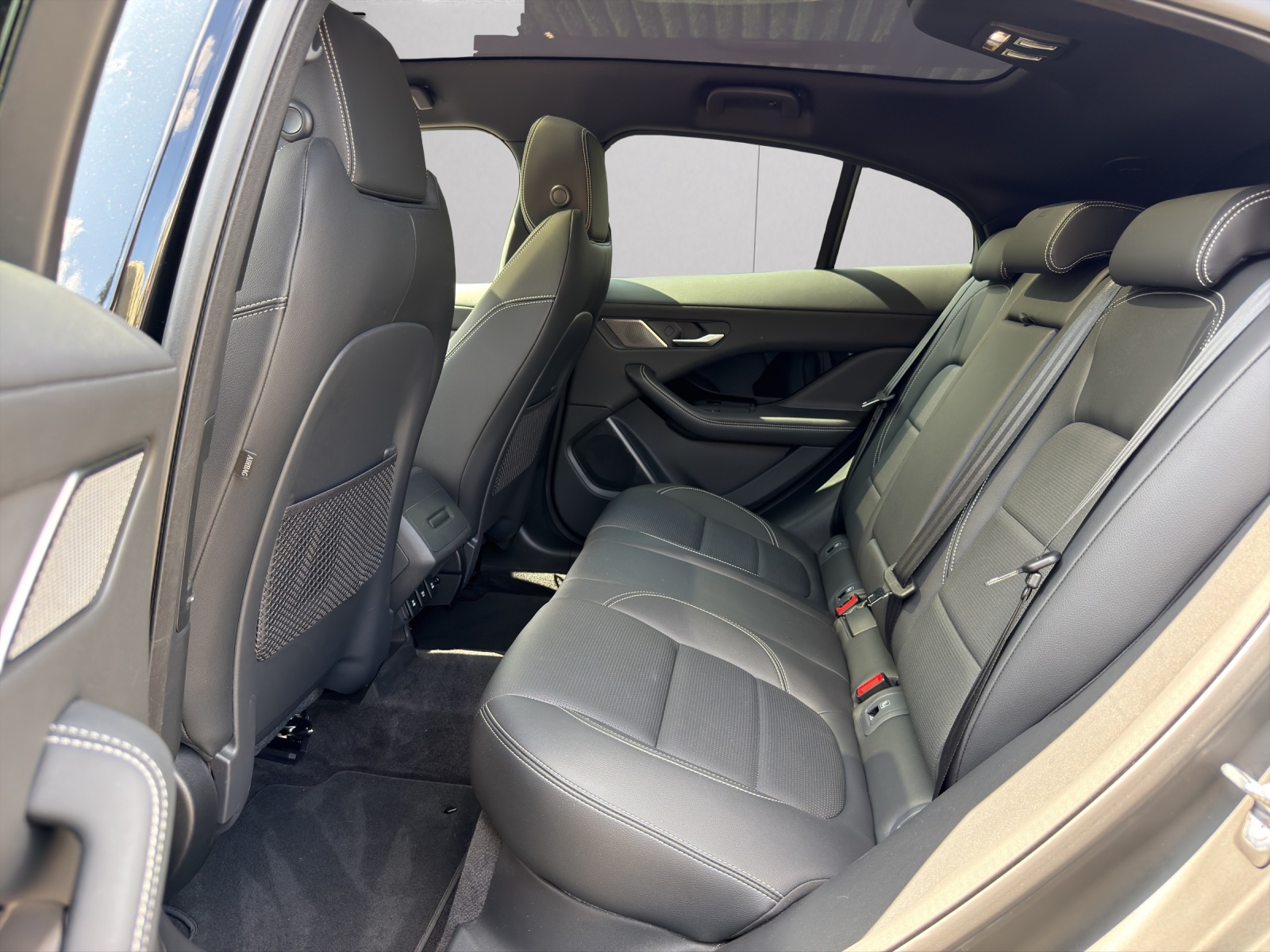 JAGUAR I-Pace EV400 90 kWh R-Dynamic SE-image-19