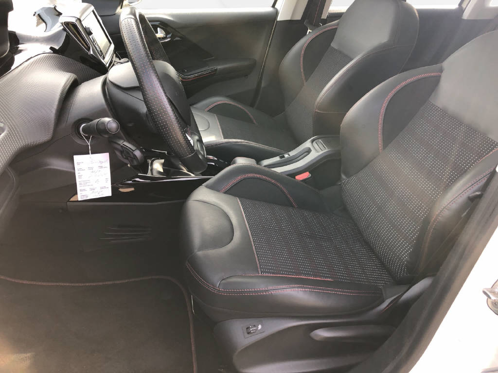 PEUGEOT 2008 1.2 PureTech 130 GT Line S/S-image-4