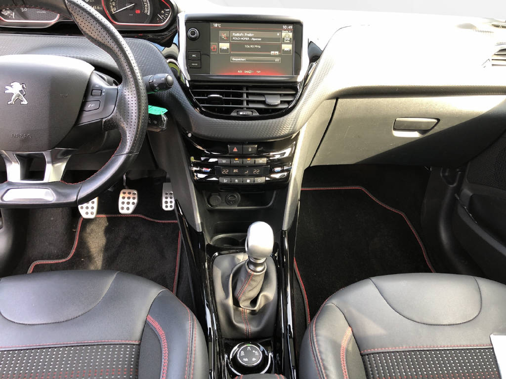 PEUGEOT 2008 1.2 PureTech 130 GT Line S/S-image-6