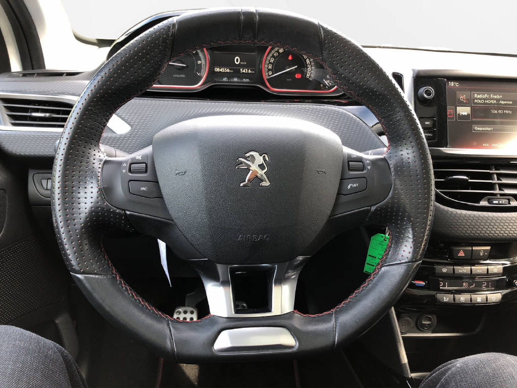 PEUGEOT 2008 1.2 PureTech 130 GT Line S/S-image-5