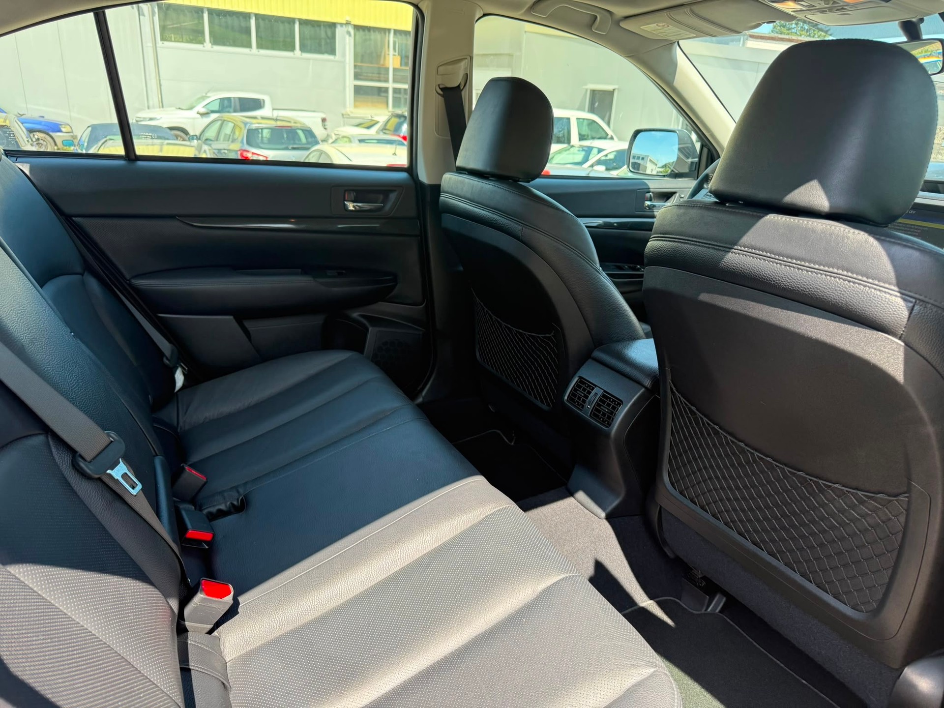 SUBARU Legacy 2.5i Limited S AWD Lineartronic-image-11