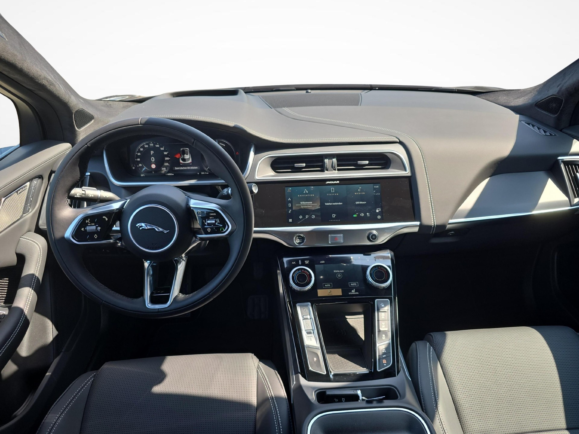 JAGUAR I-Pace EV400 R-Dynamic HSE AWD-image-9
