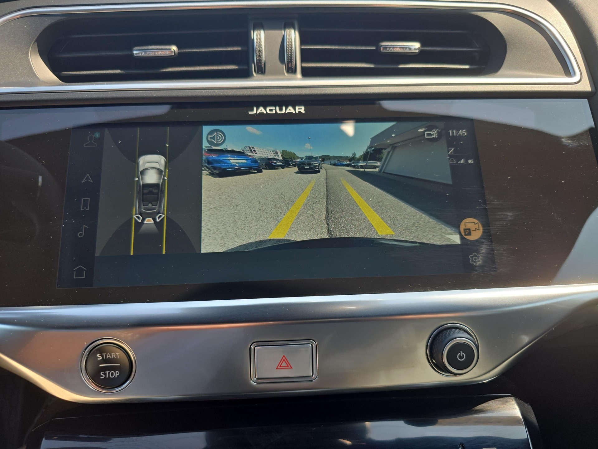 JAGUAR I-Pace EV400 R-Dynamic HSE AWD-image-13
