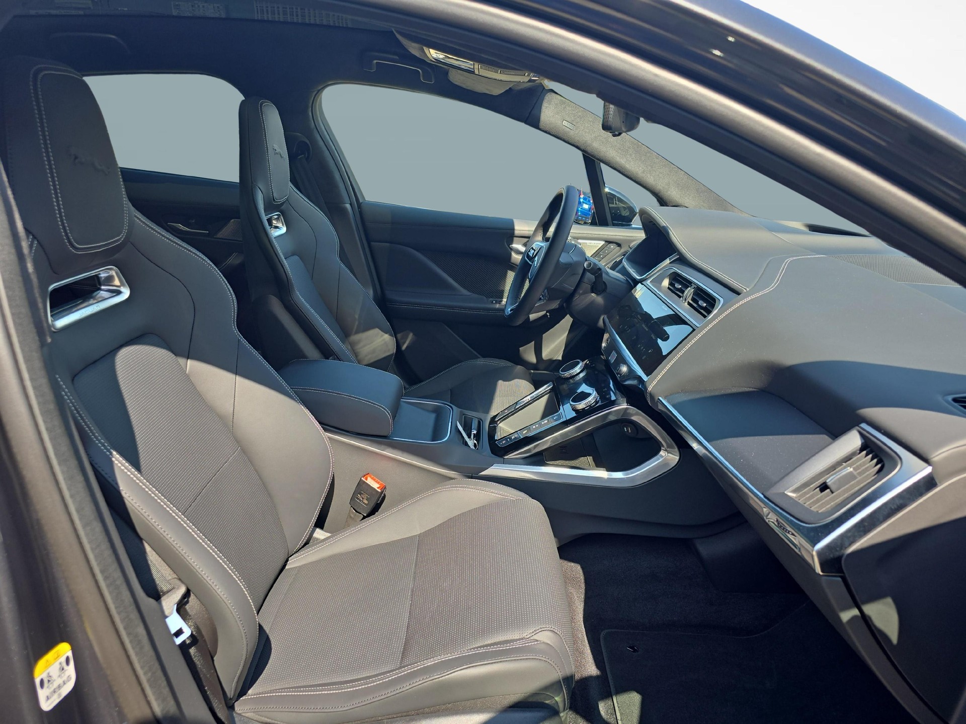 JAGUAR I-Pace EV400 R-Dynamic HSE AWD-image-10
