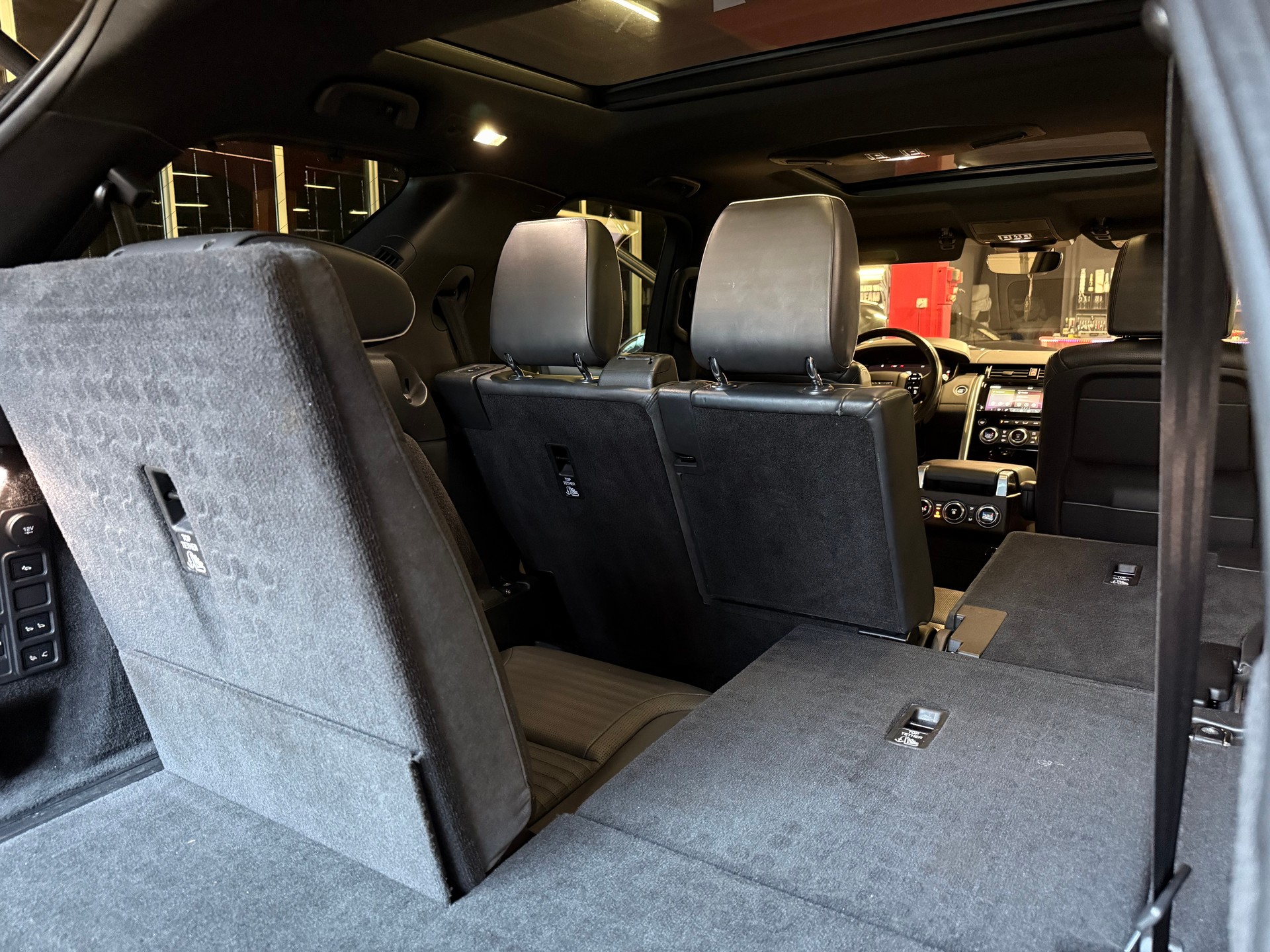 LAND ROVER Discovery 3.0 SDV6 HSE Luxury / ** Frisch ab Grossem Service inkl. Motor, Diff. & Getriebeöl / Zahnriemen + WP **-image-27