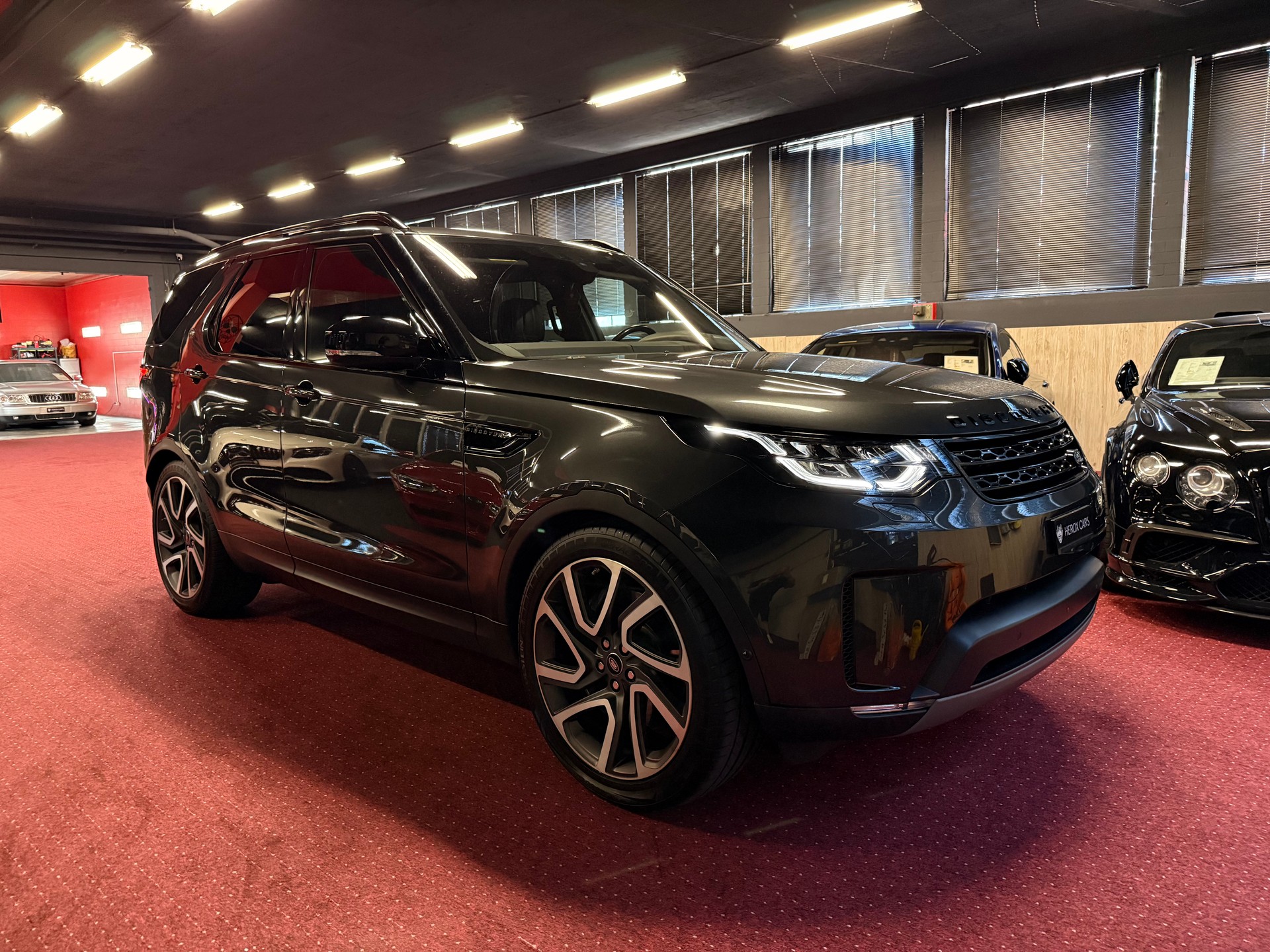 LAND ROVER Discovery 3.0 SDV6 HSE Luxury / ** Frisch ab Grossem Service inkl. Motor, Diff. & Getriebeöl / Zahnriemen + WP **-image-9
