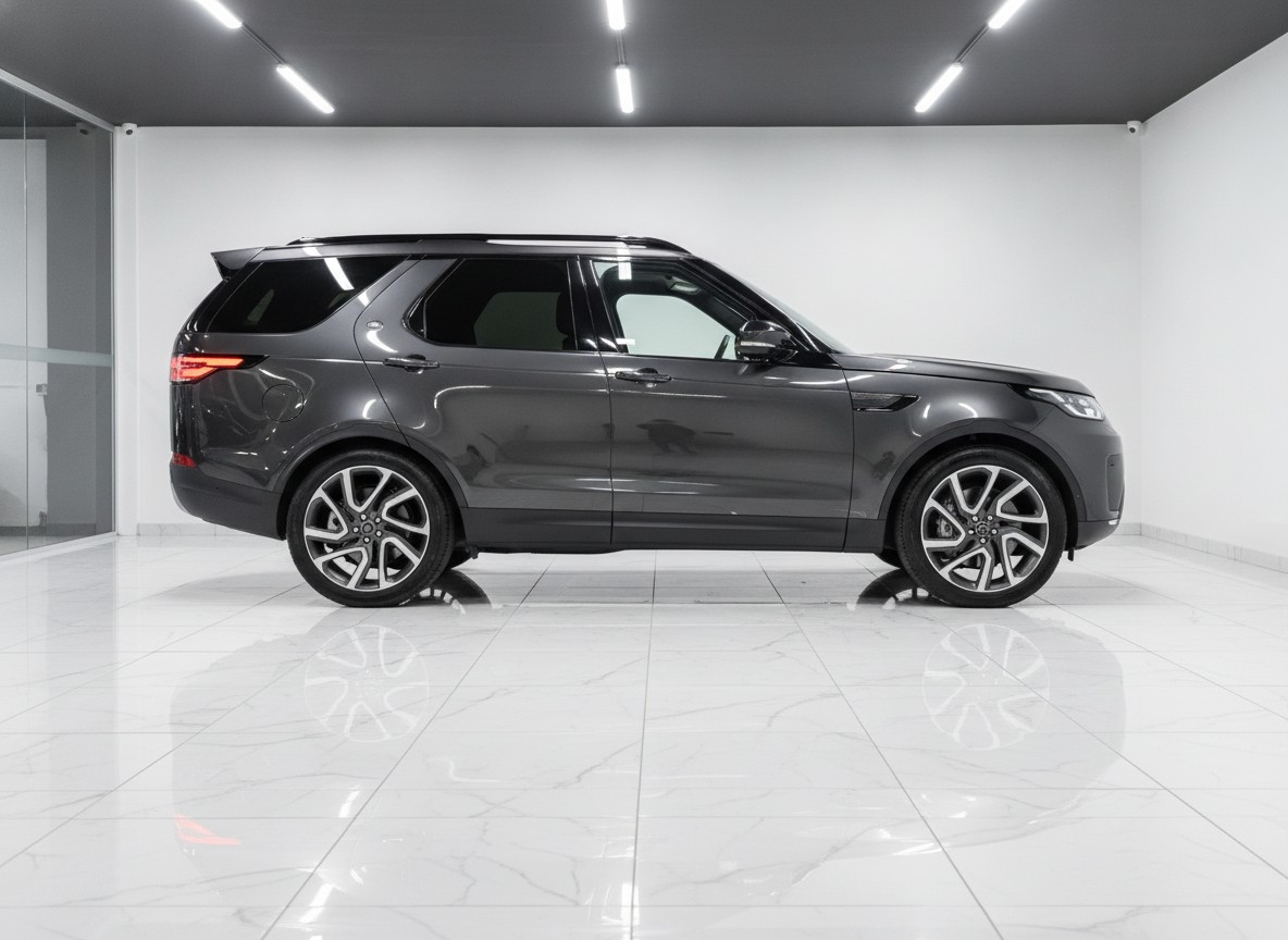 LAND ROVER Discovery 3.0 SDV6 HSE Luxury / ** Frisch ab Grossem Service inkl. Motor, Diff. & Getriebeöl / Zahnriemen + WP **-image-2