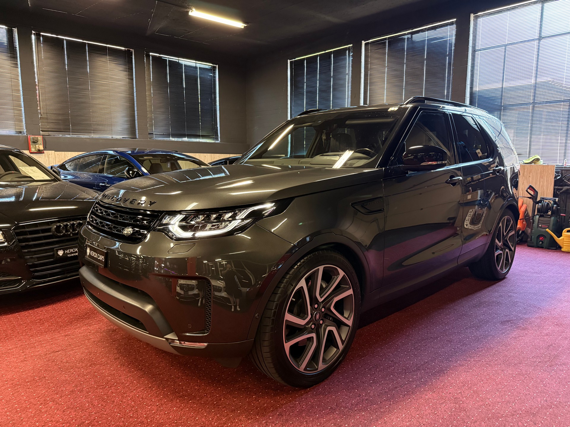 LAND ROVER Discovery 3.0 SDV6 HSE Luxury / ** Frisch ab Grossem Service inkl. Motor, Diff. & Getriebeöl / Zahnriemen + WP **-image-4