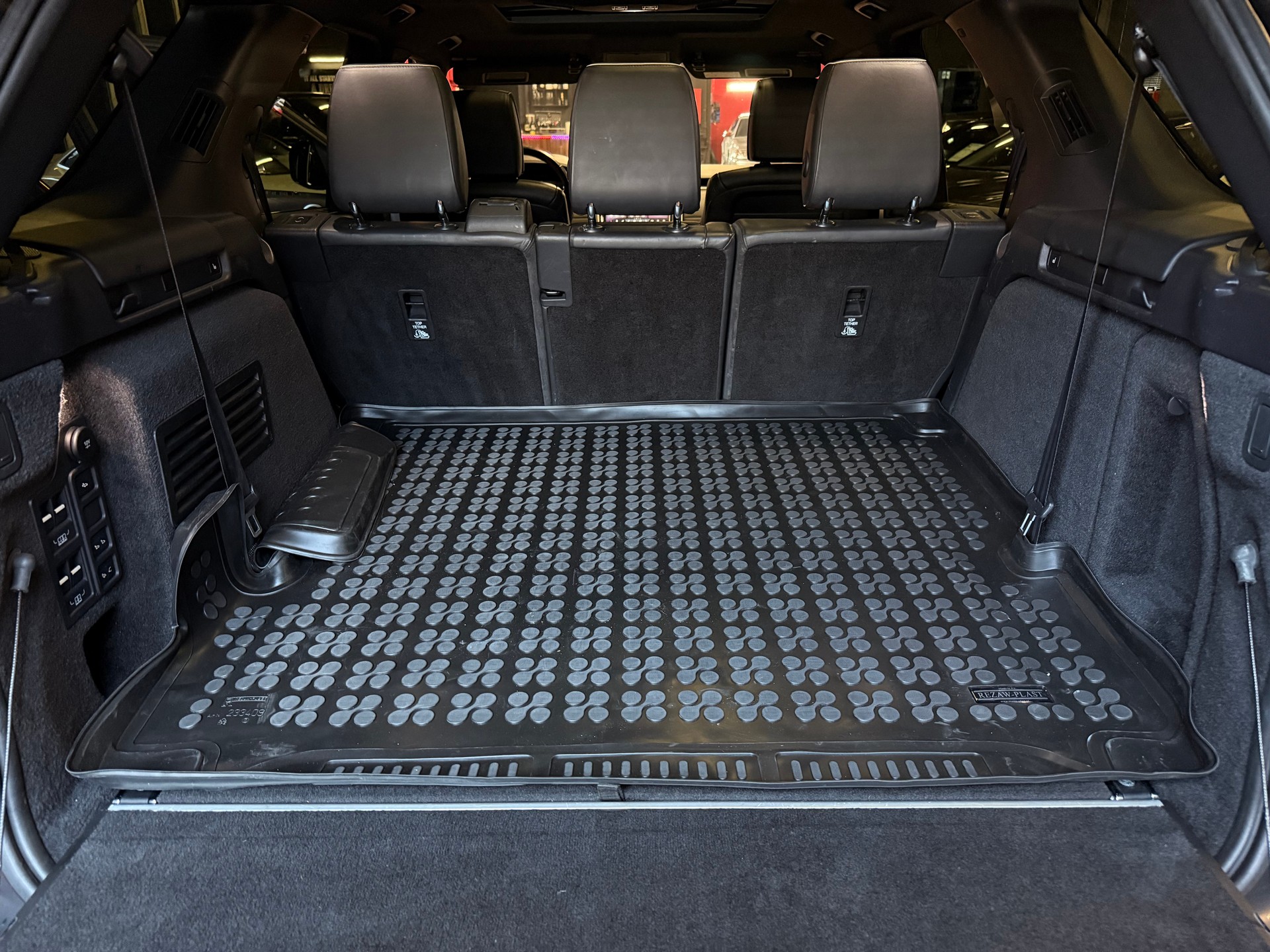 LAND ROVER Discovery 3.0 SDV6 HSE Luxury / ** Frisch ab Grossem Service inkl. Motor, Diff. & Getriebeöl / Zahnriemen + WP **-image-26