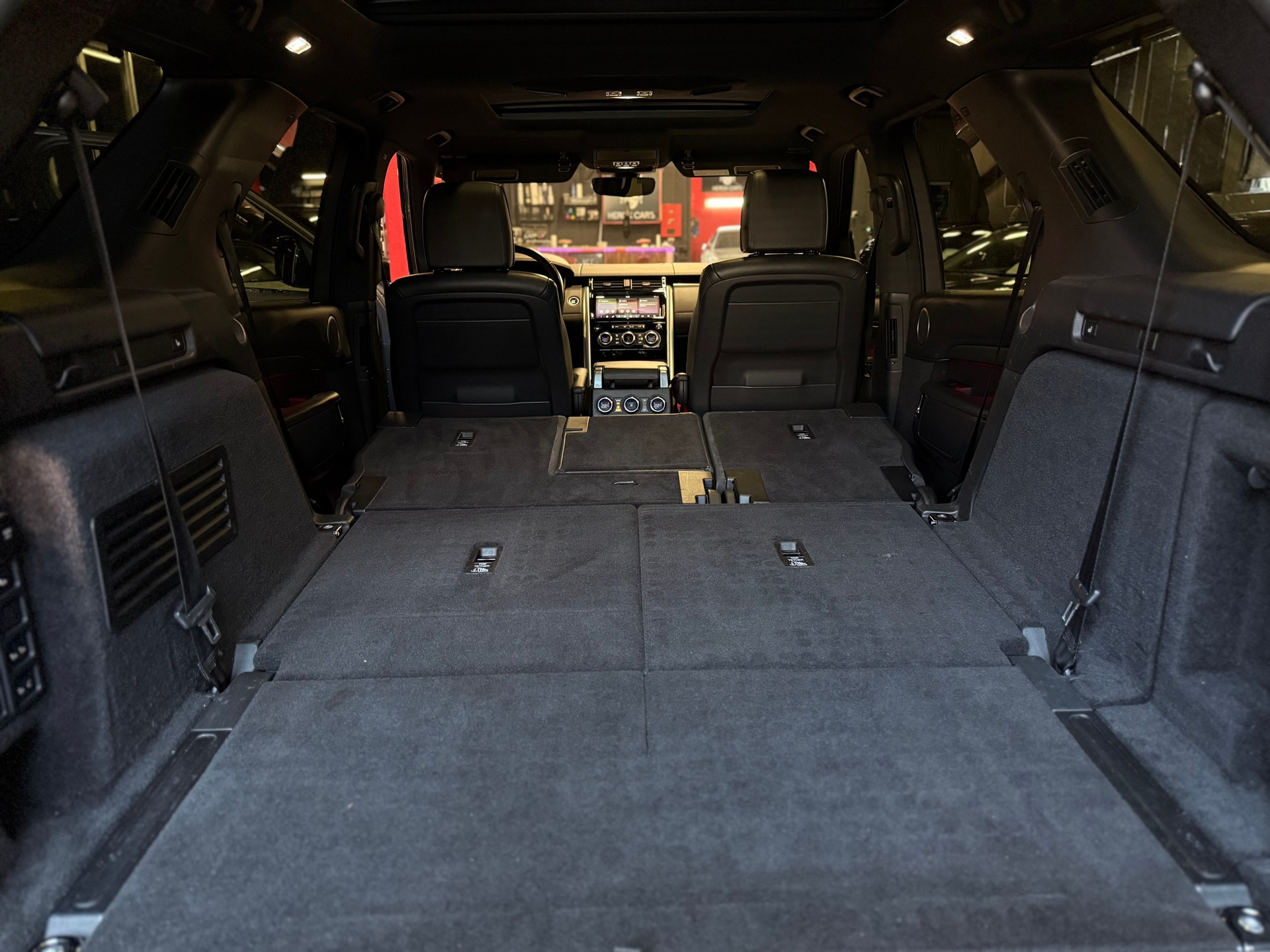 LAND ROVER Discovery 3.0 SDV6 HSE Luxury / ** Frisch ab Grossem Service inkl. Motor, Diff. & Getriebeöl / Zahnriemen + WP **-image-28