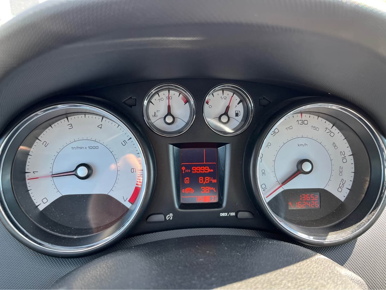 PEUGEOT 308 1.6 16V T GTi-image-12