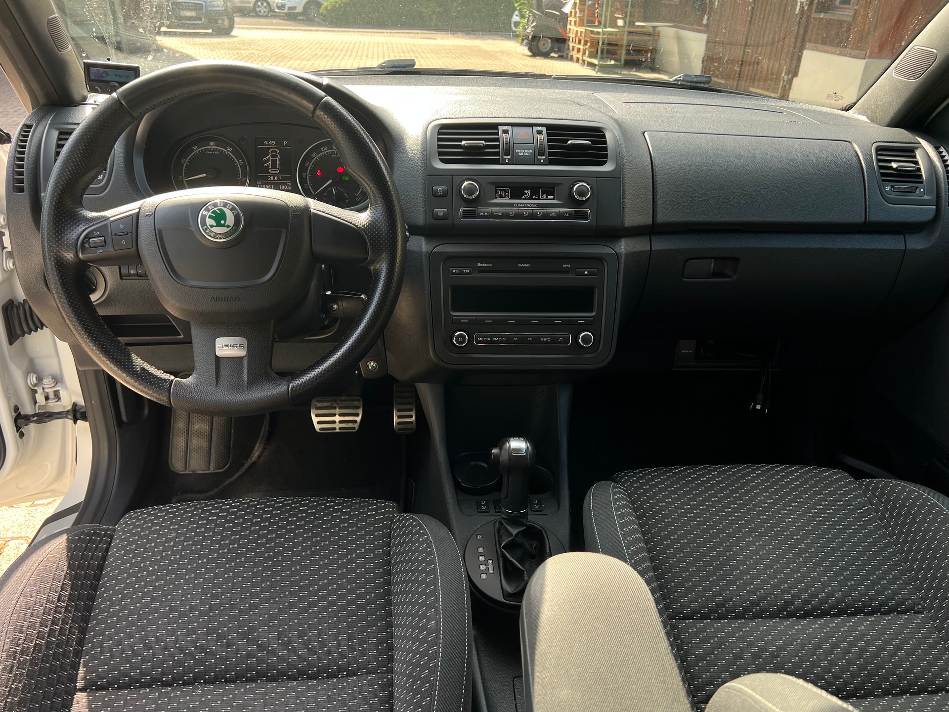 SKODA Fabia 1.4 TSI RS DSG-image-6