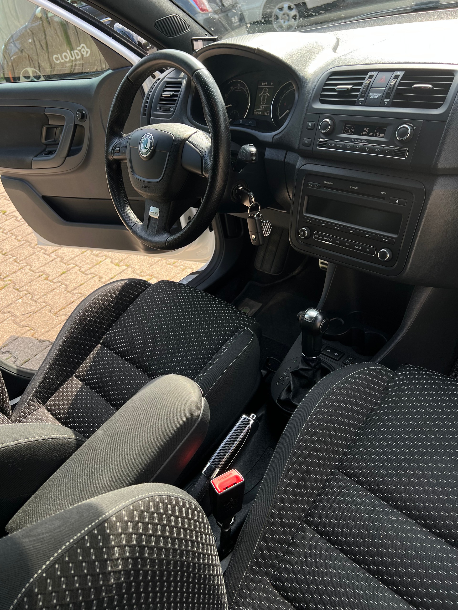 SKODA Fabia 1.4 TSI RS DSG-image-7