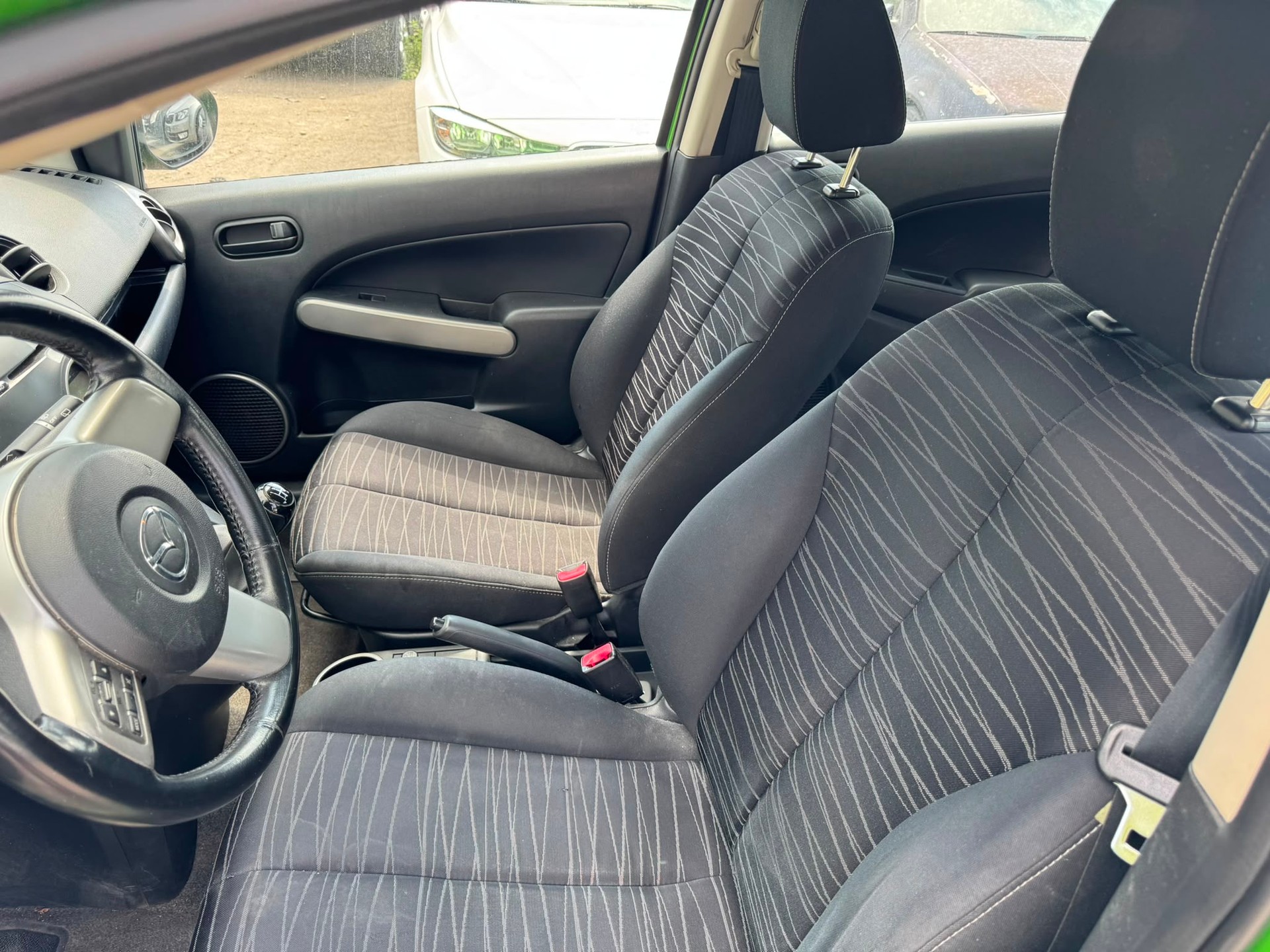 MAZDA 2 1.3i 16V Exclusive-image-13