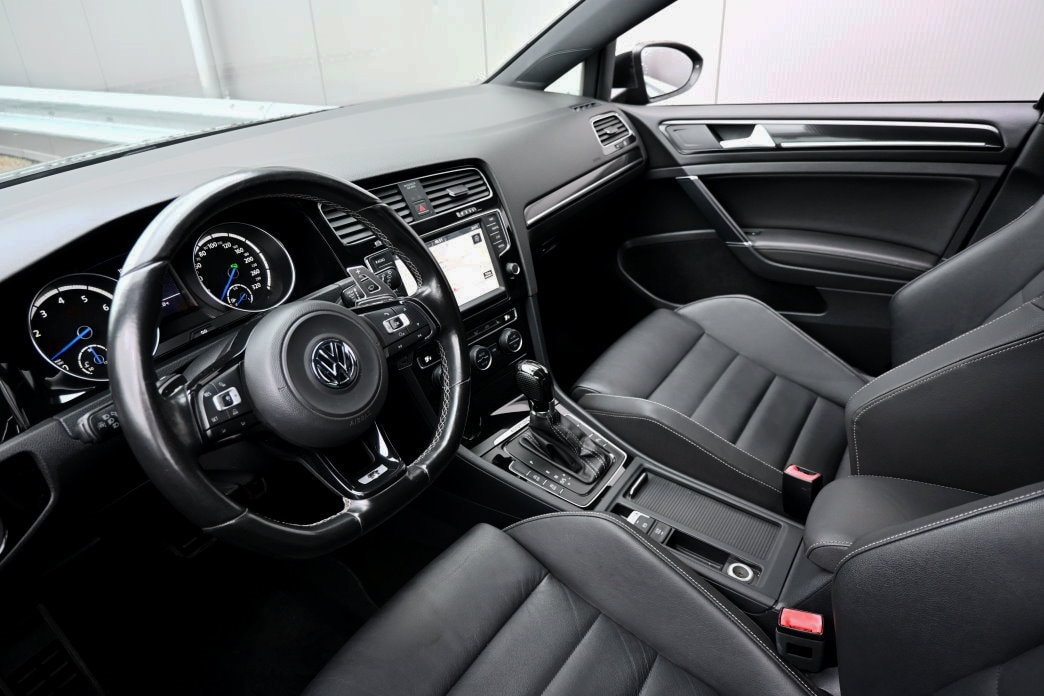 VW Golf 2.0 TSI R 4Motion DSG-image-8