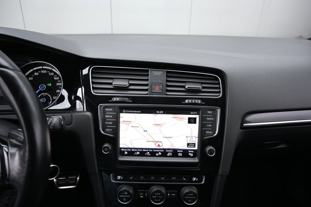 VW Golf 2.0 TSI R 4Motion DSG-image-11