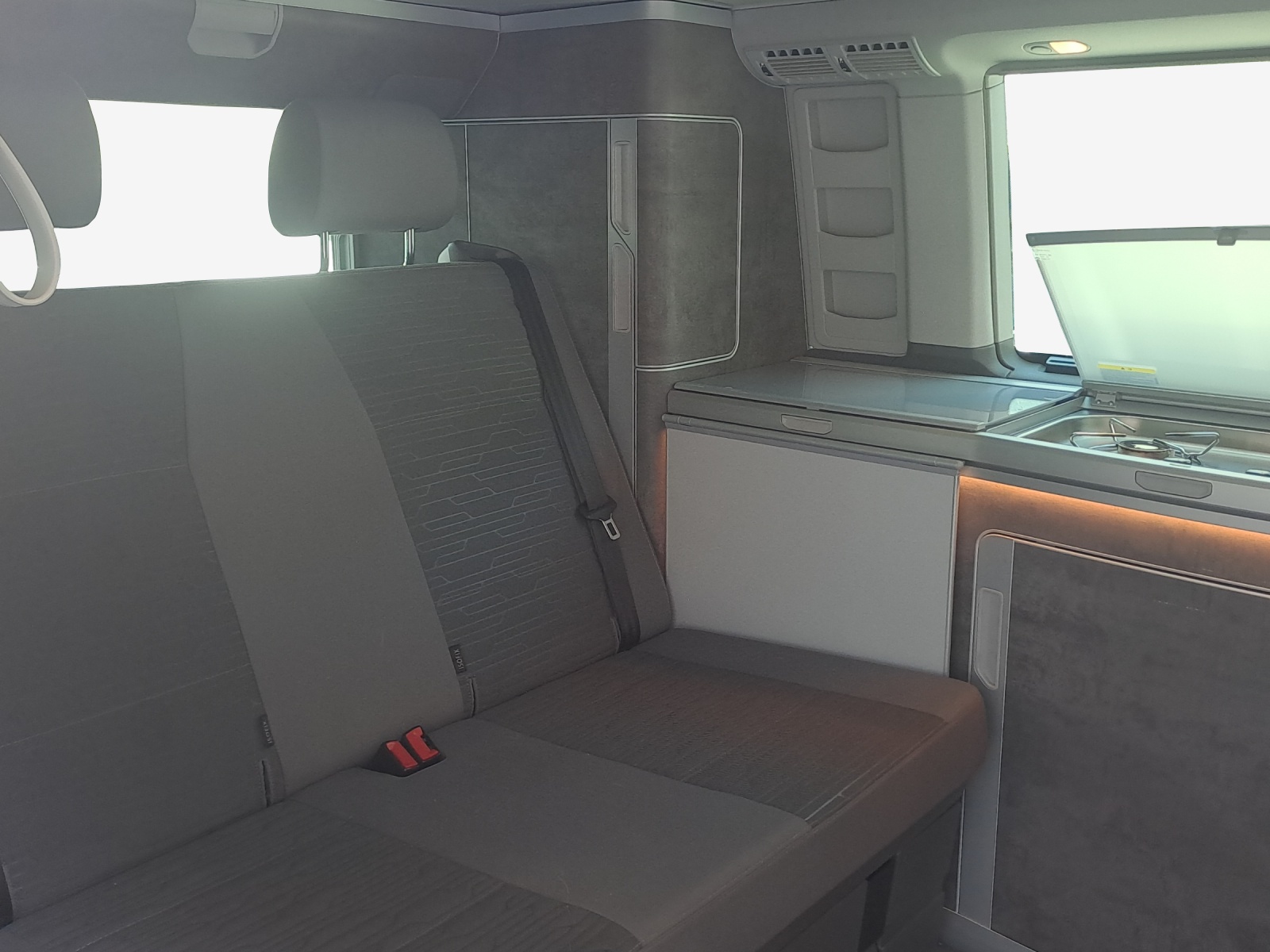 VW T6.1 California 2.0 TDI Ocean Liberty 4Motion DSG-image-11