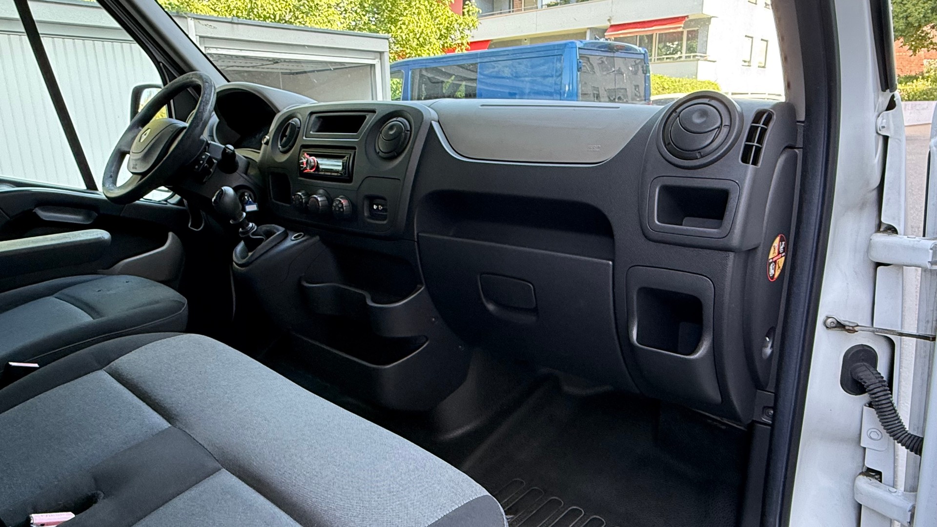 RENAULT Master T35 2.3dCi L3H2-image-15