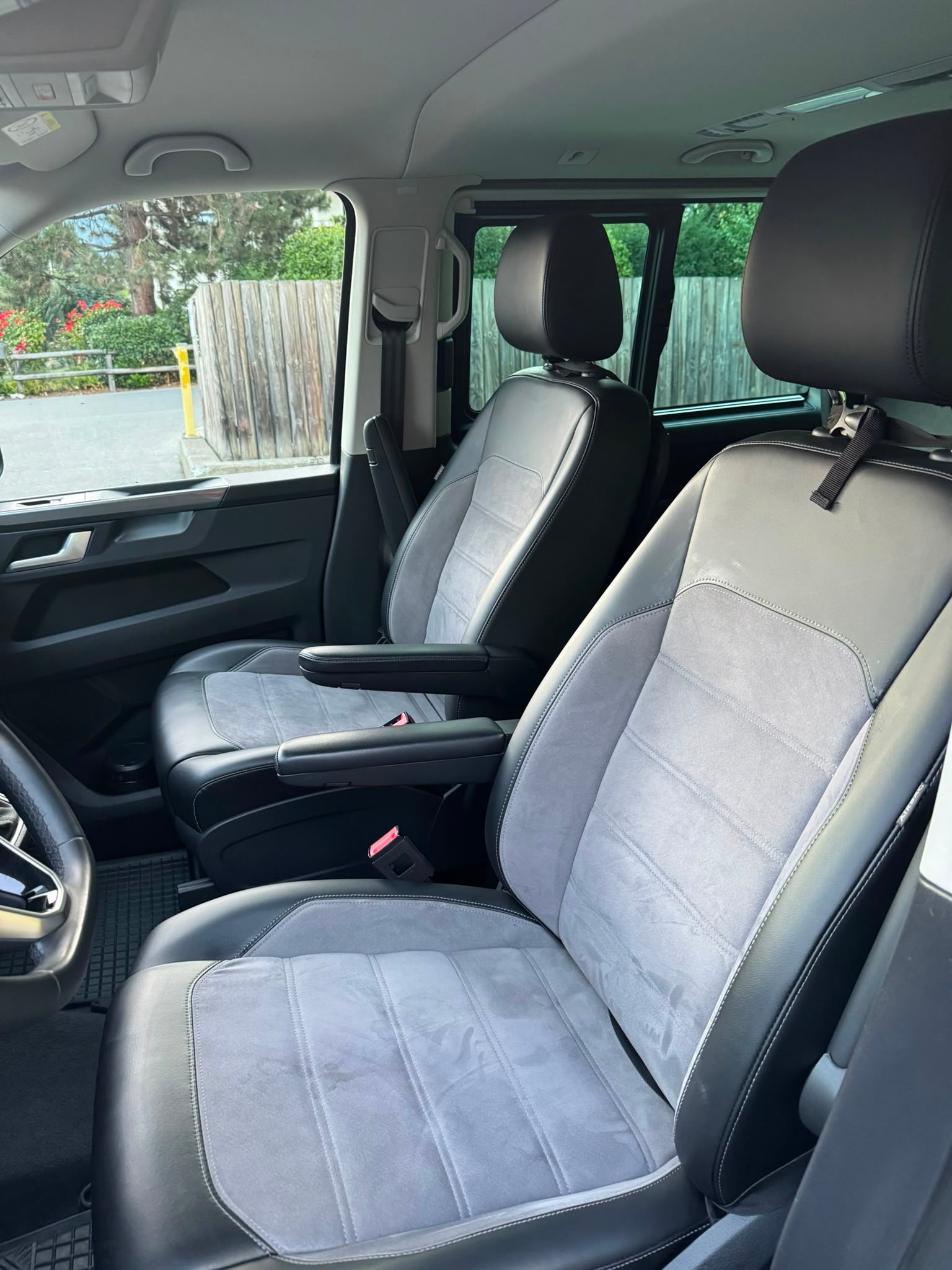 VW T6.1 Multivan 2.0 Bi-TDI Highline 4Motion DSG-image-17