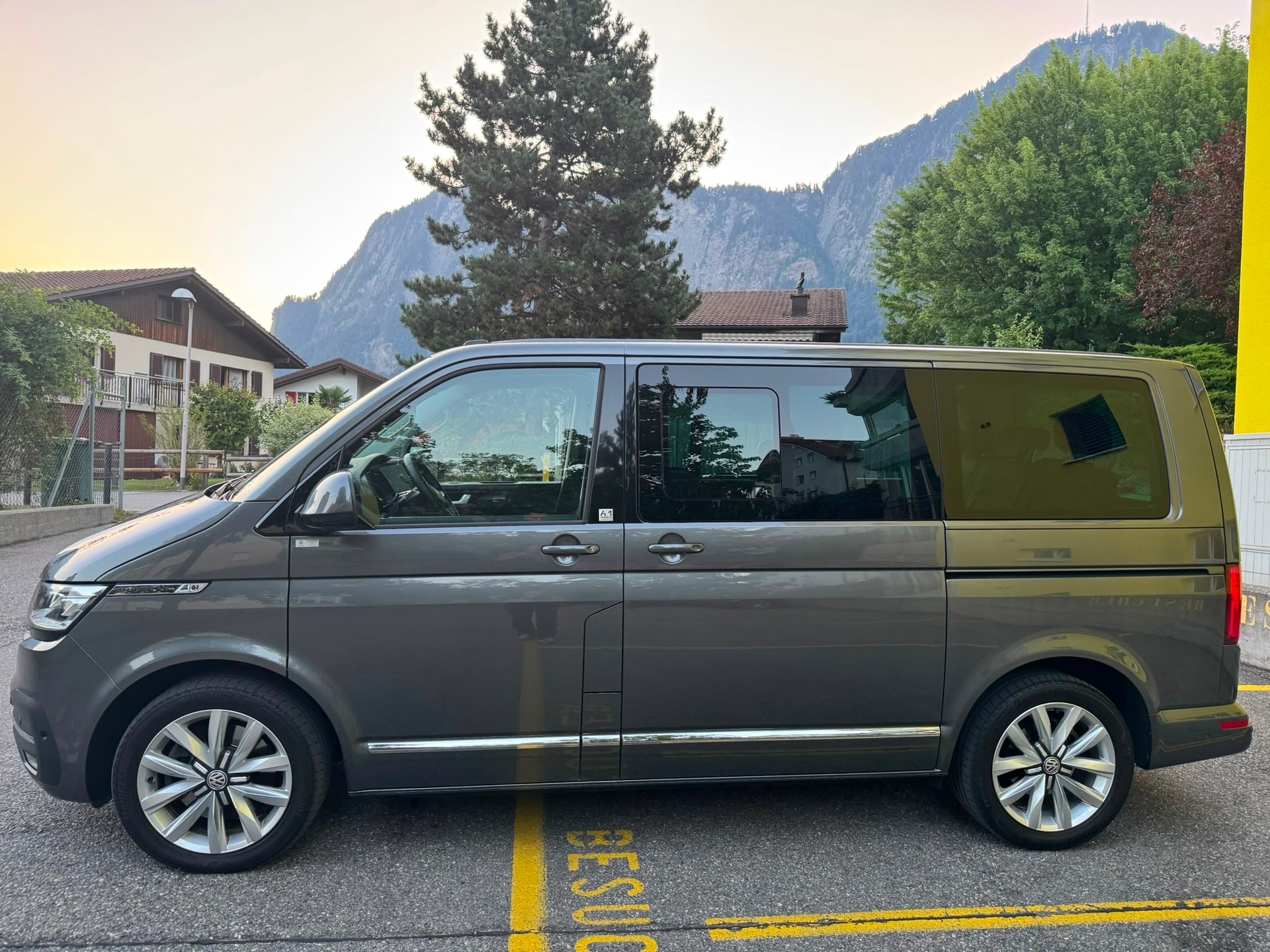 VW T6.1 Multivan 2.0 Bi-TDI Highline 4Motion DSG-image-9