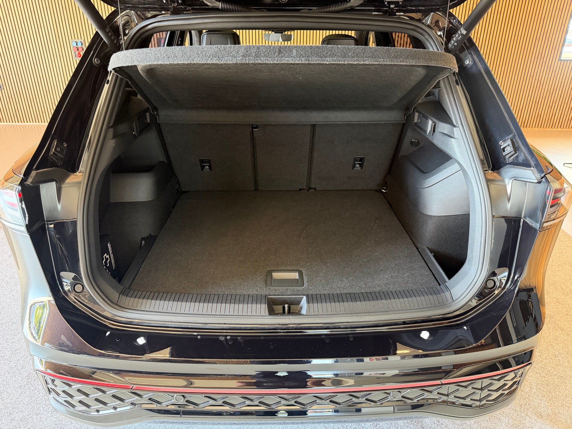 VW Tiguan 2.0 TDI SCR R-Line DSG 4motion-image-30