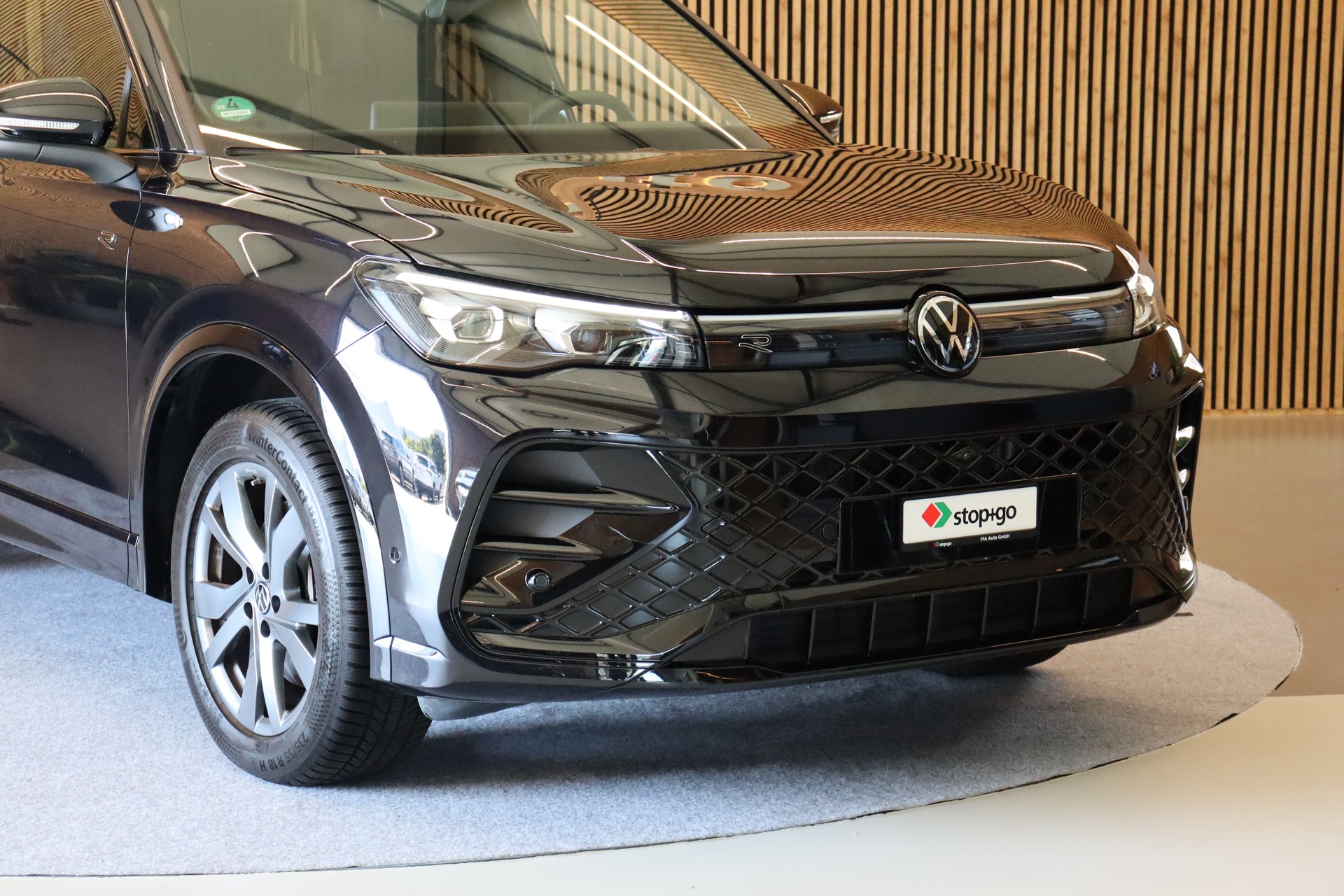 VW Tiguan 2.0 TDI SCR R-Line DSG 4motion-image-3