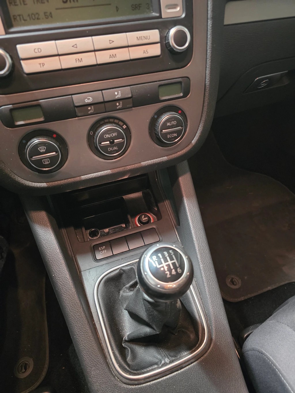 VW Golf 2.0 TDI Sportline 4Motion-image-12