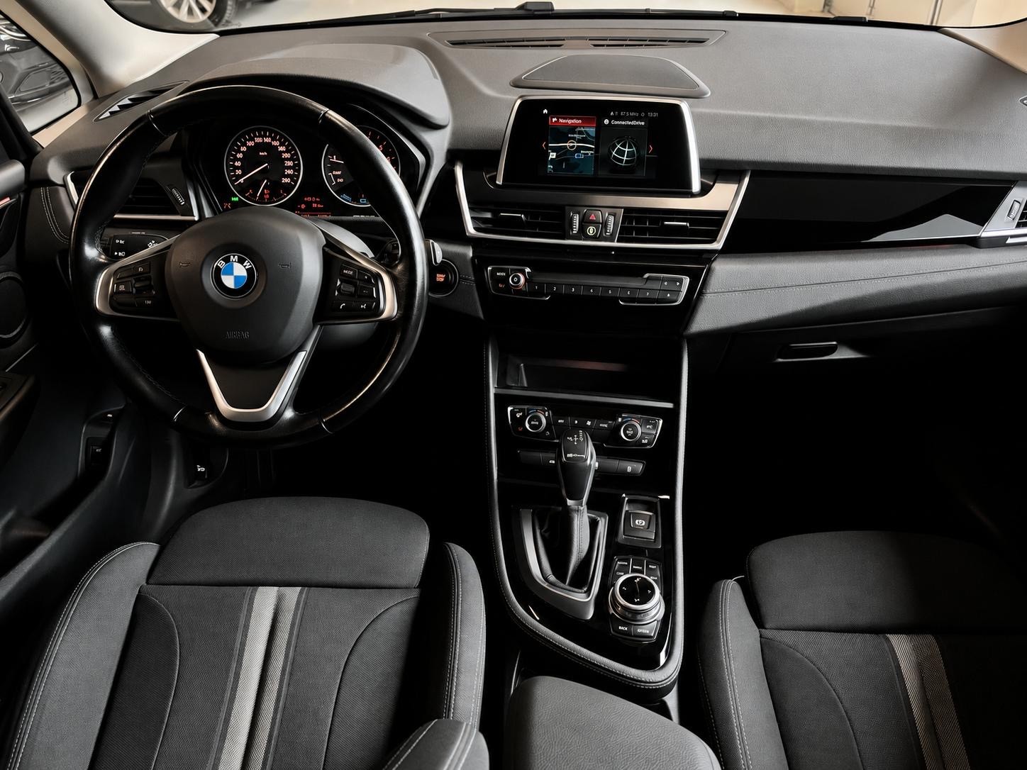 BMW 225xe iPerformance Active Tourer Steptronic-image-13
