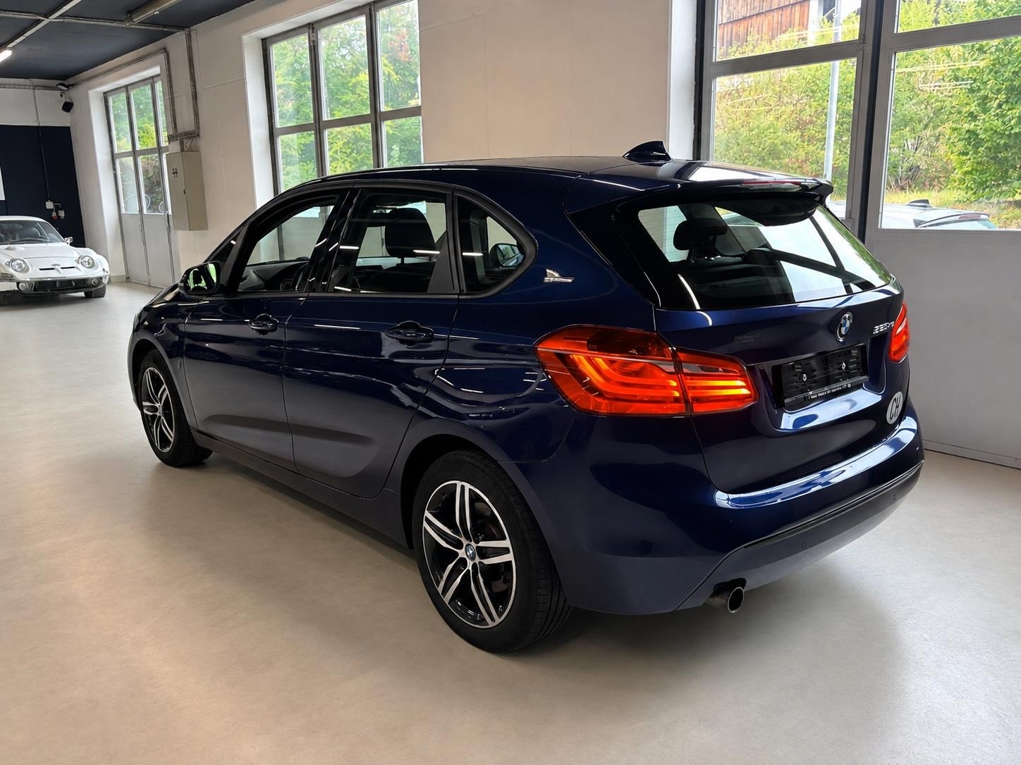 BMW 225xe iPerformance Active Tourer Steptronic-image-6