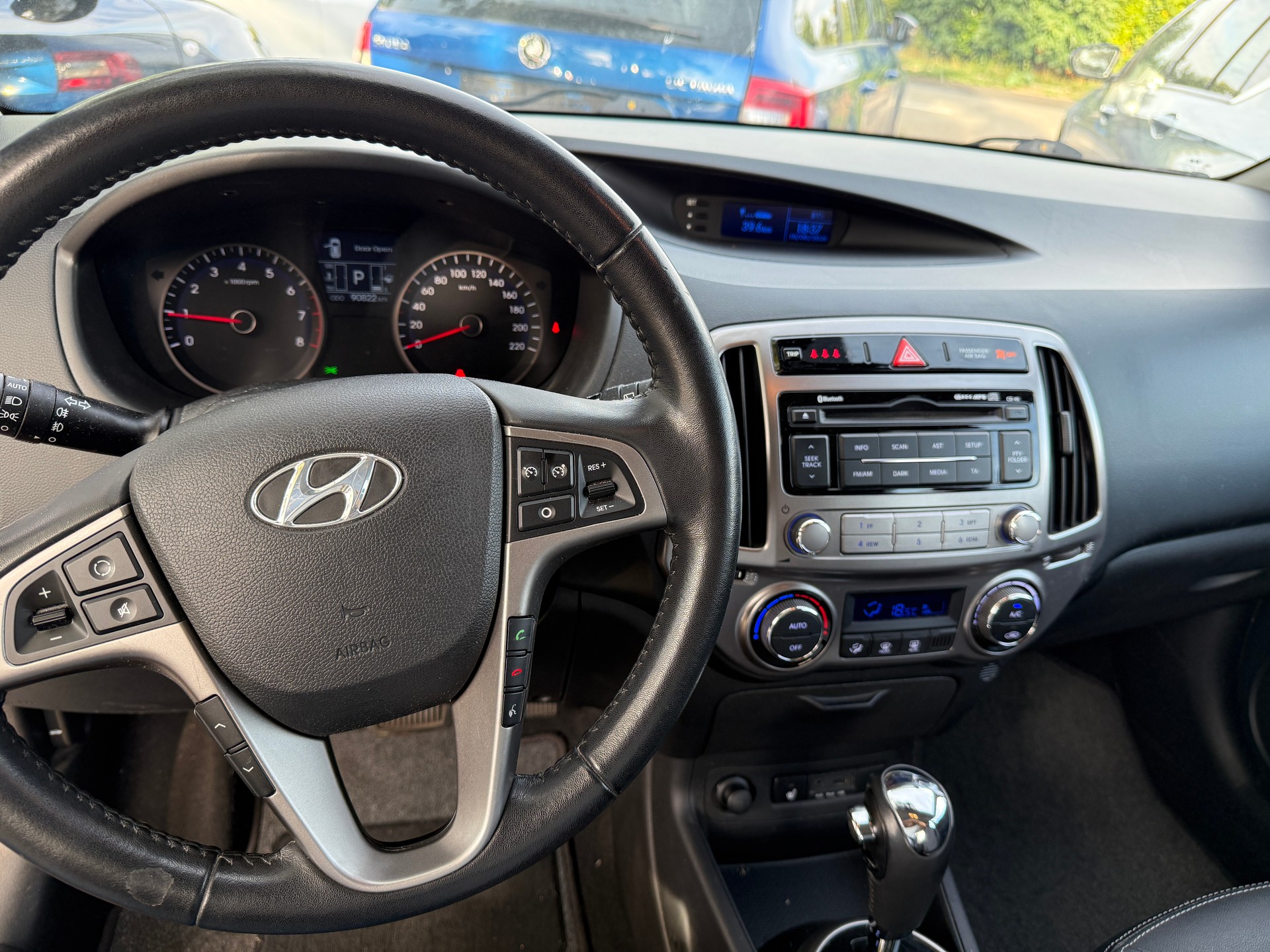 HYUNDAI i20 1.4 Premium Automatic-image-6