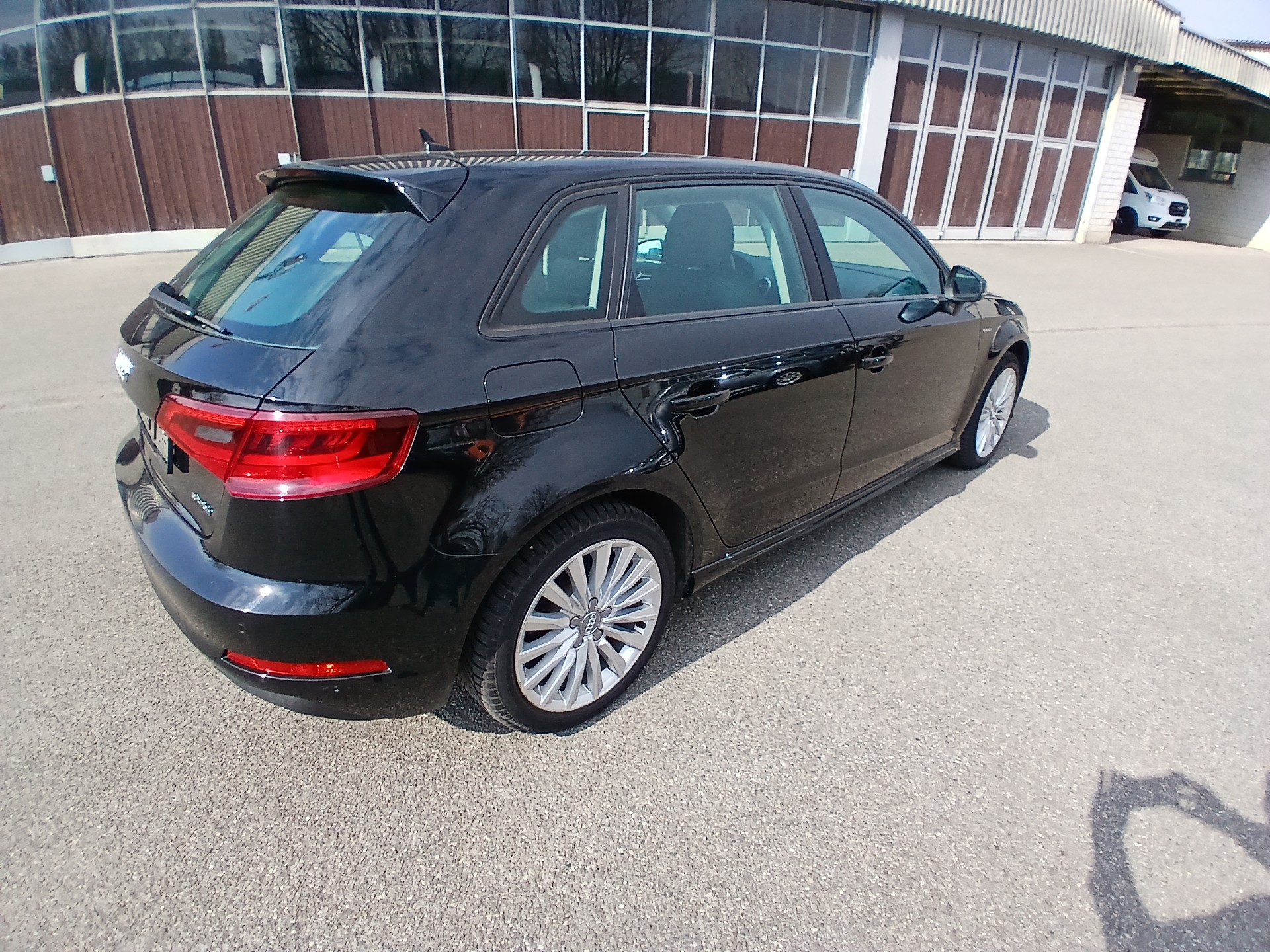 AUDI A3 Sportback 1.4 e-tron Ambition S-tronic-image-5