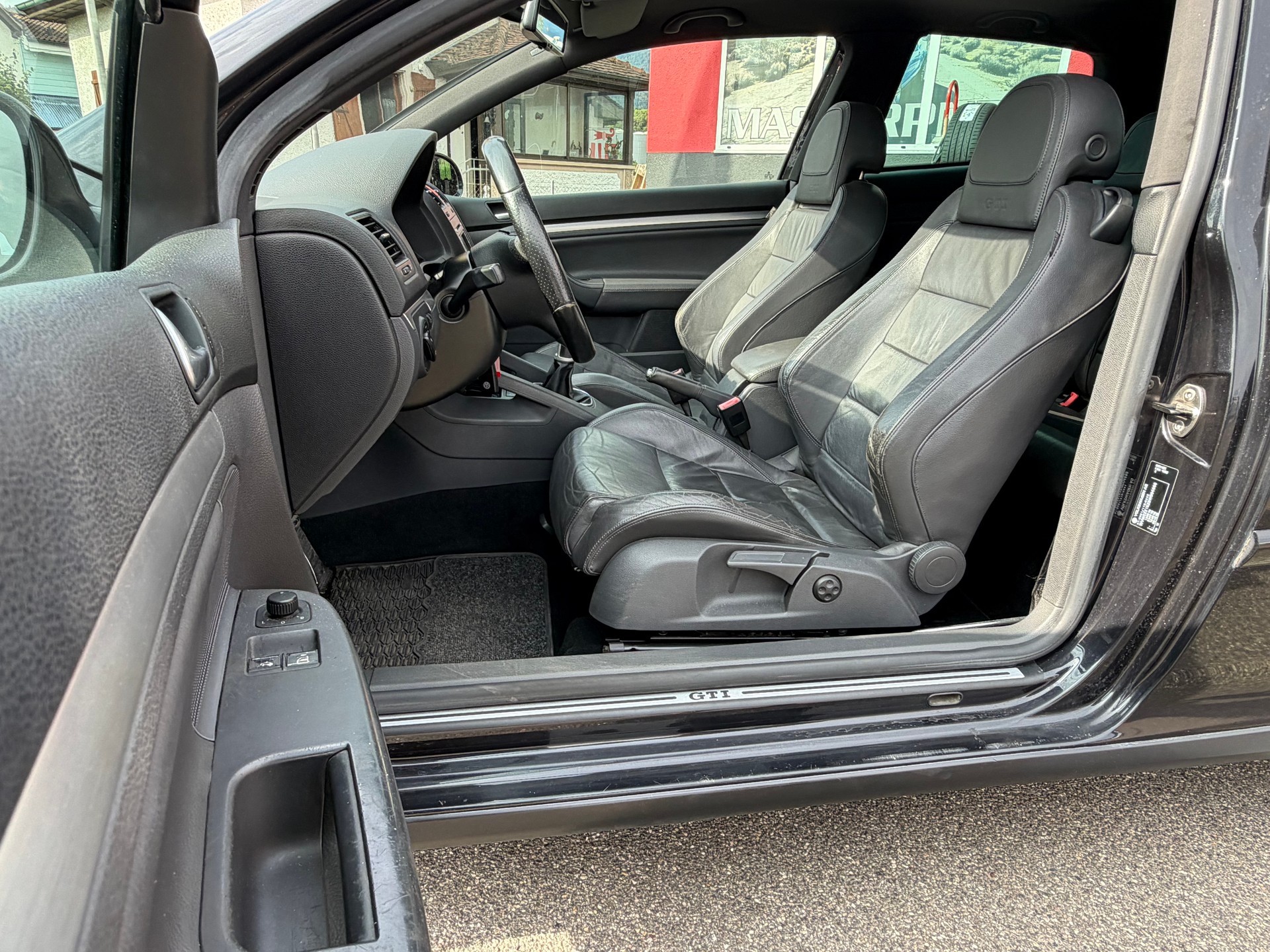 VW Golf 2.0 TFSI GTI-image-7