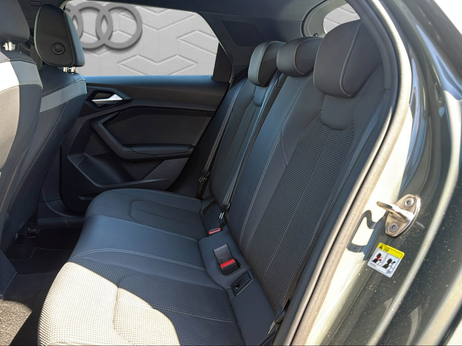 AUDI A1 Sportback 30 TFSI S Line Attraction S-tronic-image-15