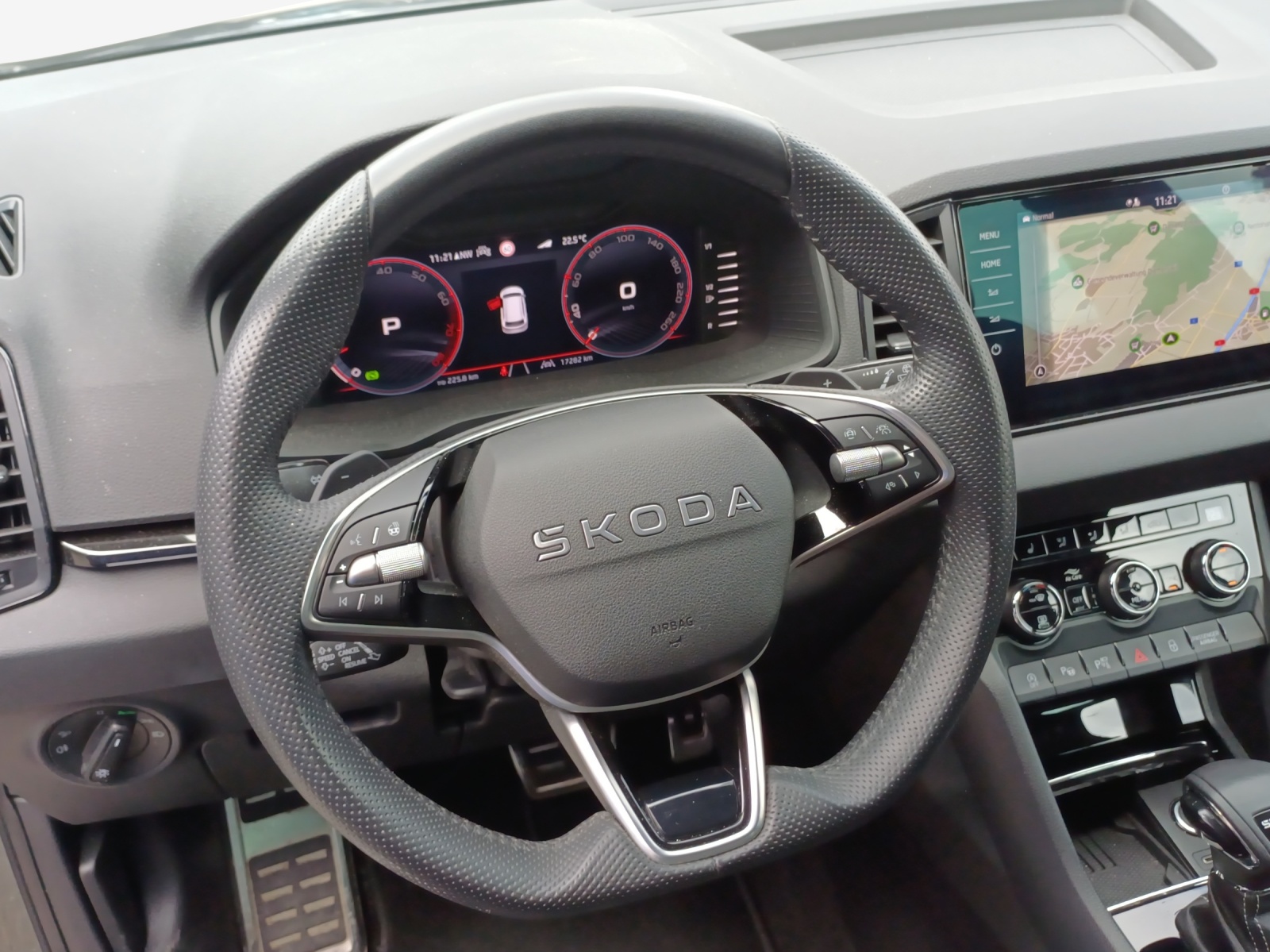 SKODA Karoq 2.0 TSI SportLine 4x4 DSG-image-9