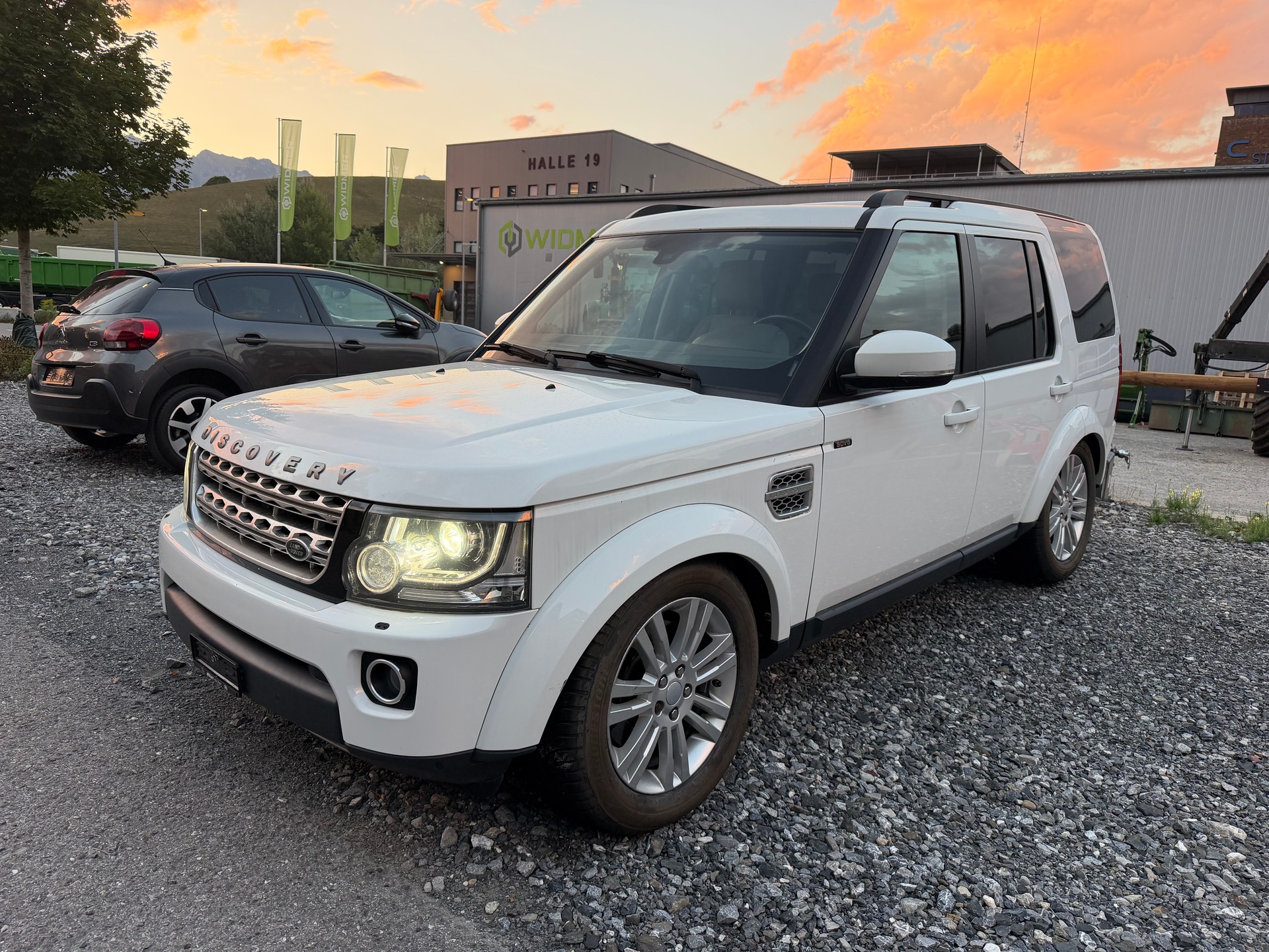 LAND ROVER Discovery 3.0 SDV6 Graphite Automatic-image-0