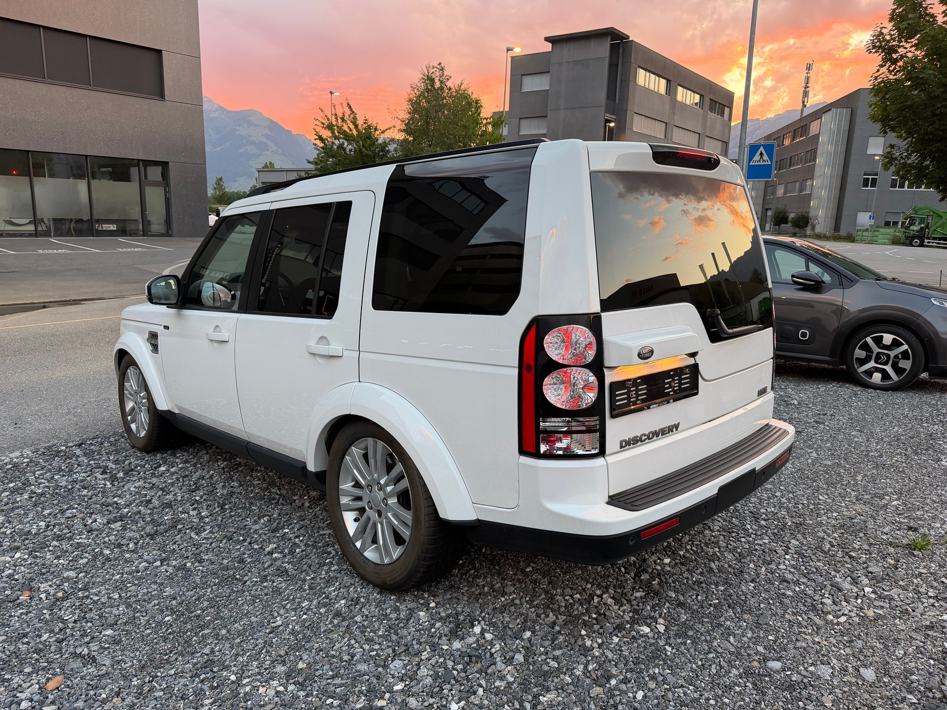 LAND ROVER Discovery 3.0 SDV6 Graphite Automatic-image-10