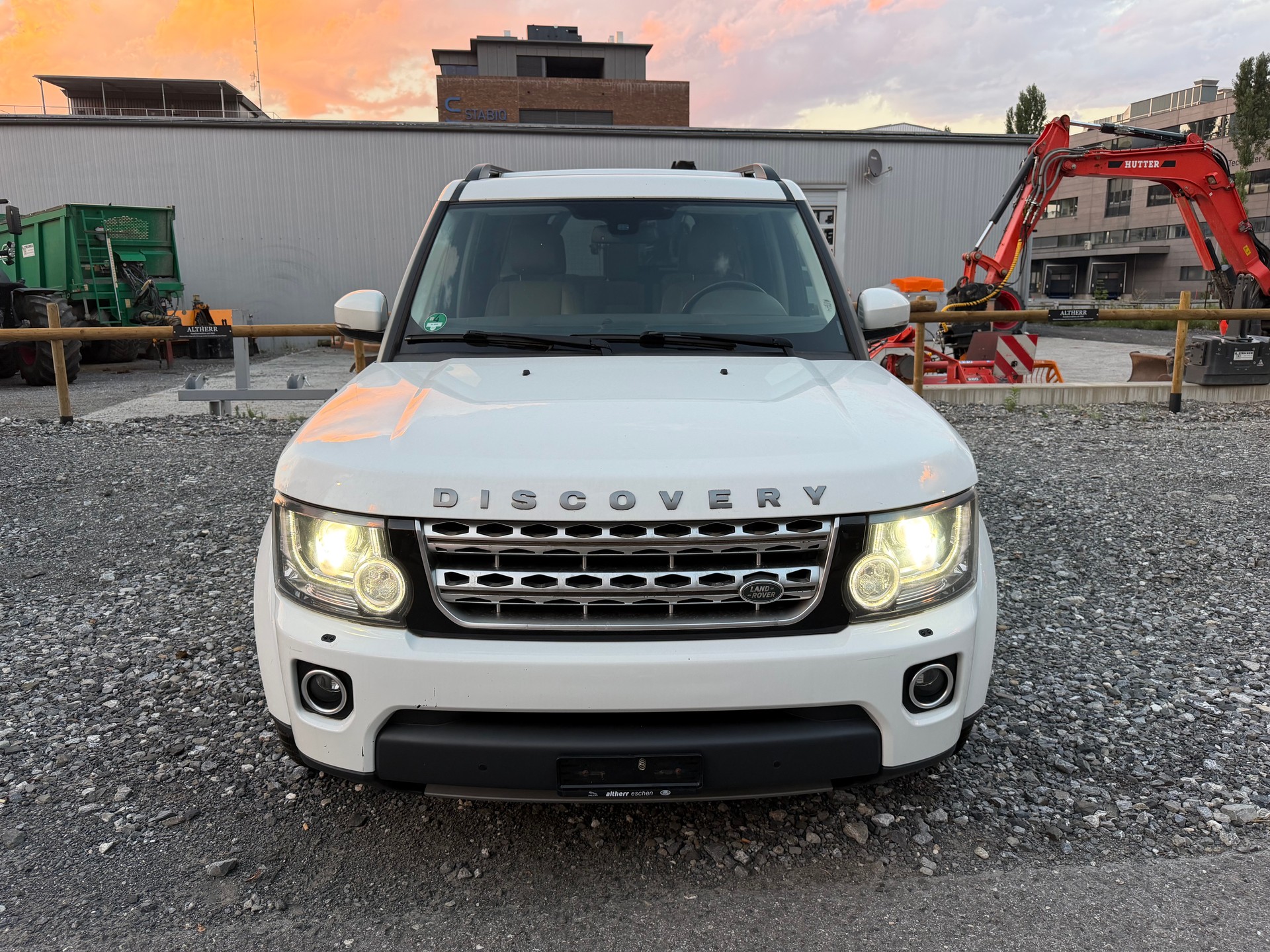 LAND ROVER Discovery 3.0 SDV6 Graphite Automatic-image-1