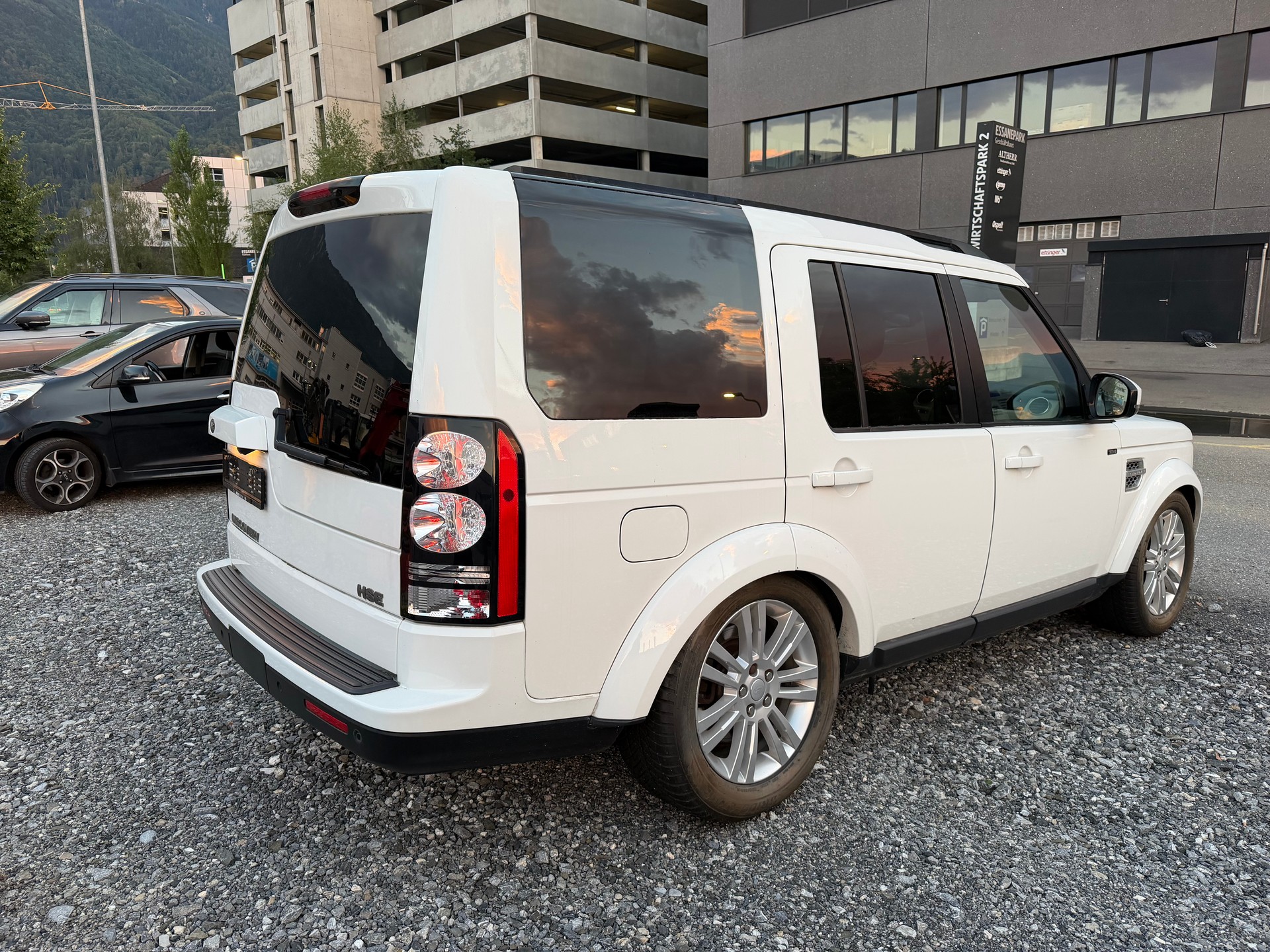 LAND ROVER Discovery 3.0 SDV6 Graphite Automatic-image-9