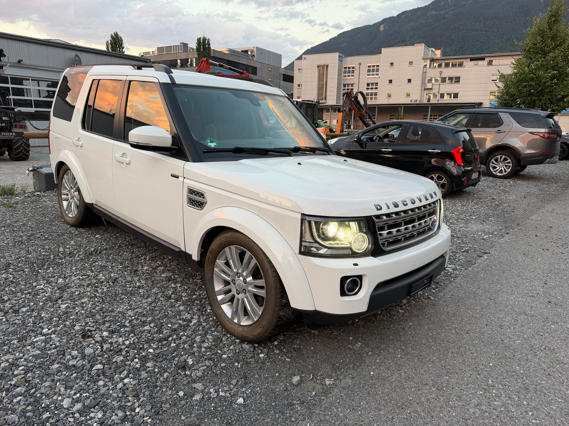LAND ROVER Discovery 3.0 SDV6 Graphite Automatic-image-8